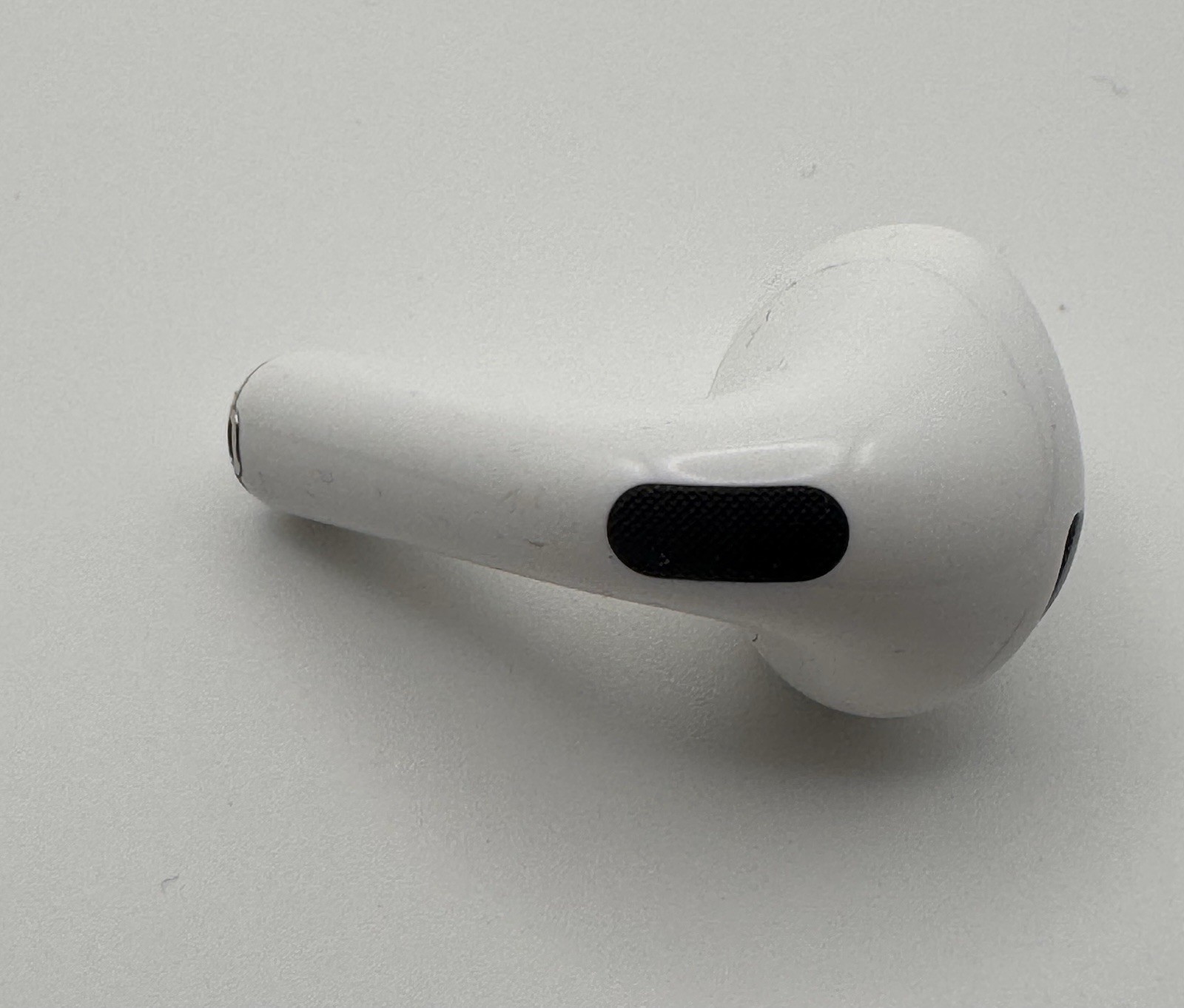 APPLE AIRPODS 4TH GENERATION USB-C NON ANC A3058 – White W/CHARGING CASE USED