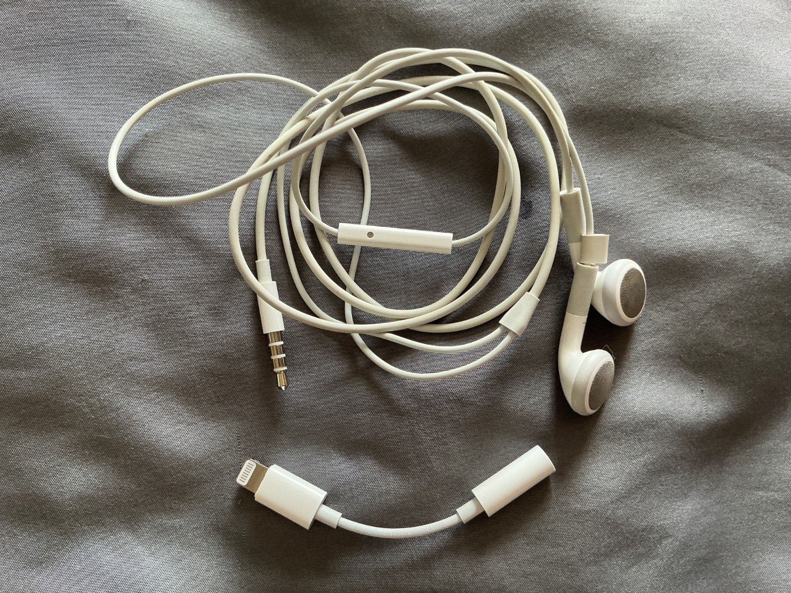 Apple iPhone Stereo Headset Mic + Lightning to 3.5mm Adapter Earbuds White EXC