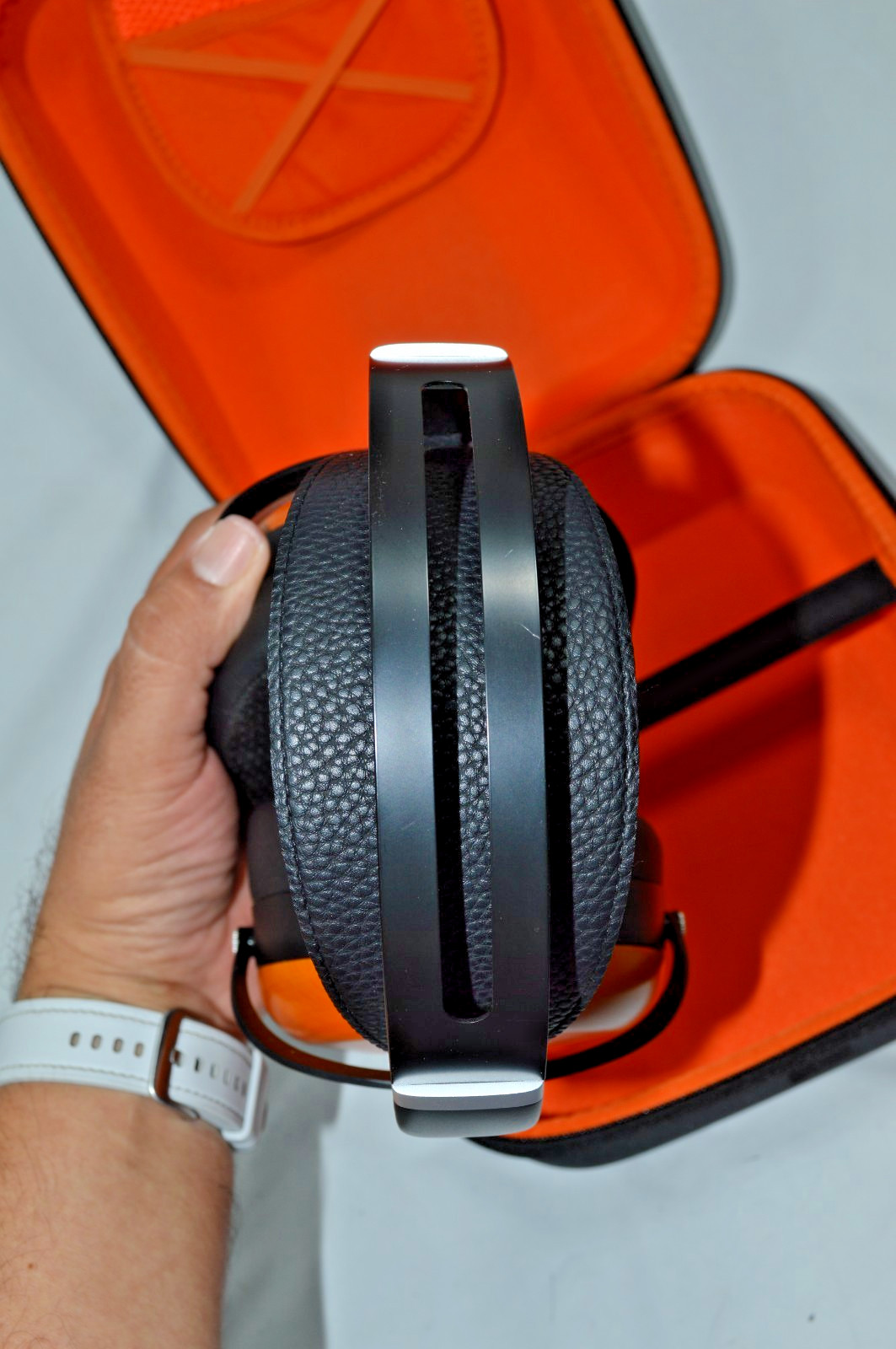 HiFiMan Sundara Closed-Back Planar Headphones w/ Soft Case *NO DUAL 3.5mm CABLE*