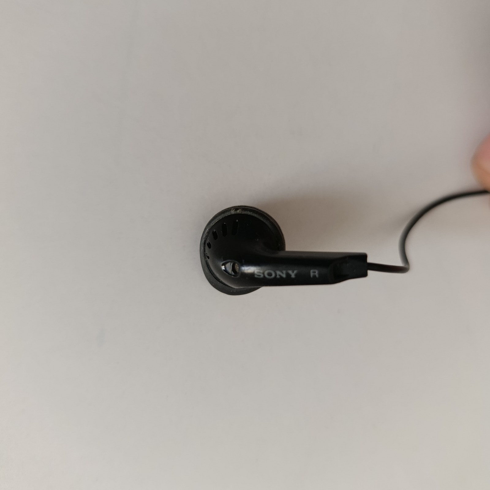 Sony MDR-E535 2.5 mm plug in Earphones Black for Sony MD/CD/Cassette Remote