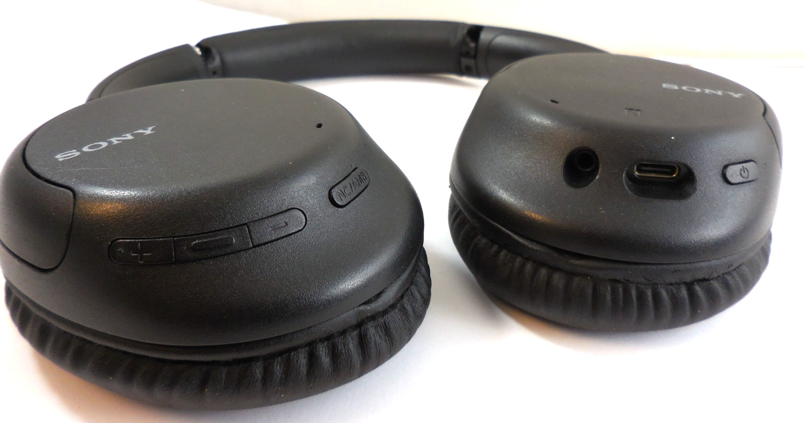 Sony WH-CH710N Wireless Over-Ear Noise Canceling Headphones – With Issue