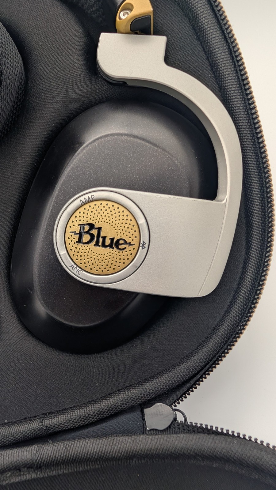 Blue Satellite Headphones Model BH1010 Premium Noise-Cancelling Wireless w/ Case