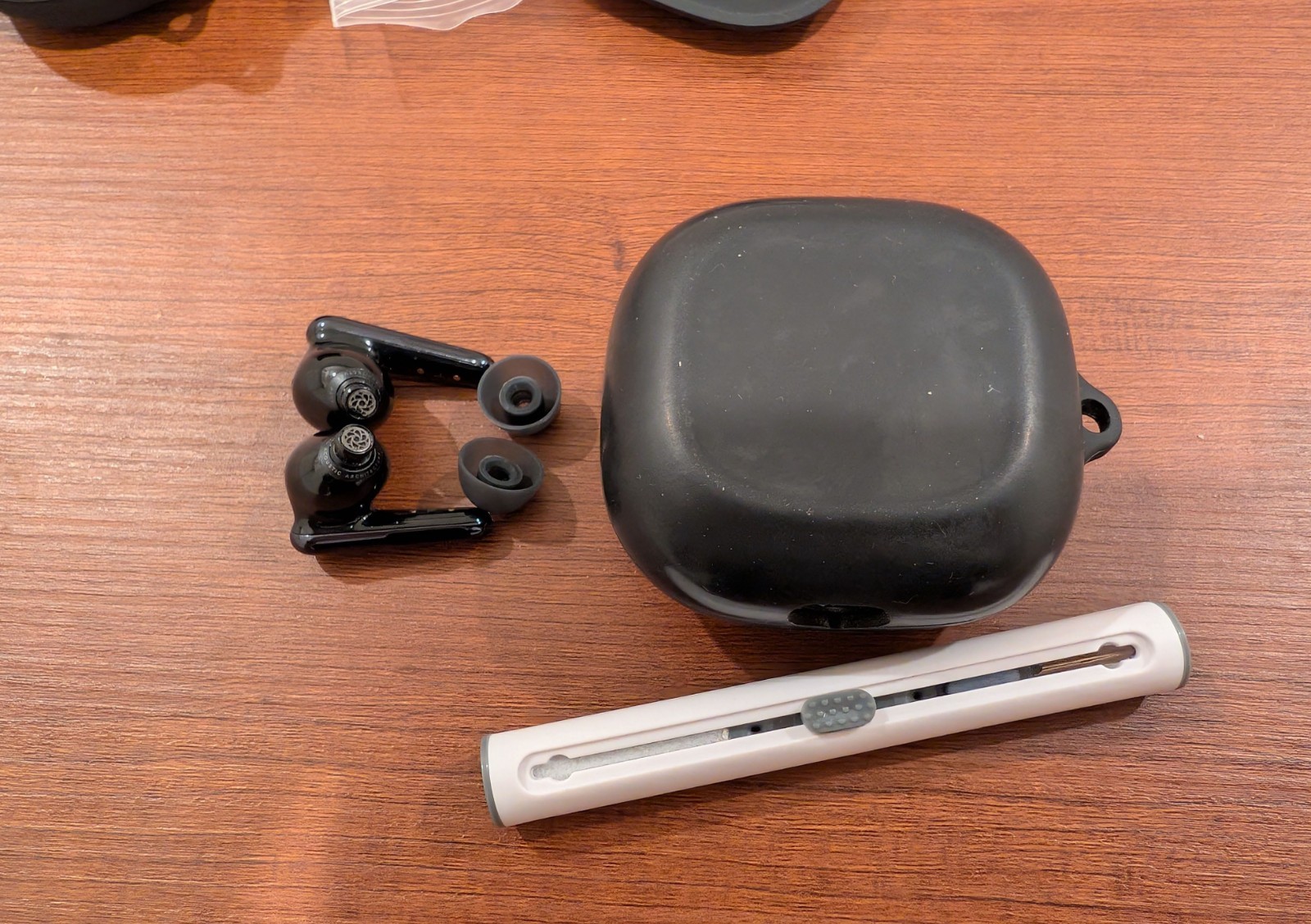 Soundcore Liberty 4 Pro (Black) with spare silicone case