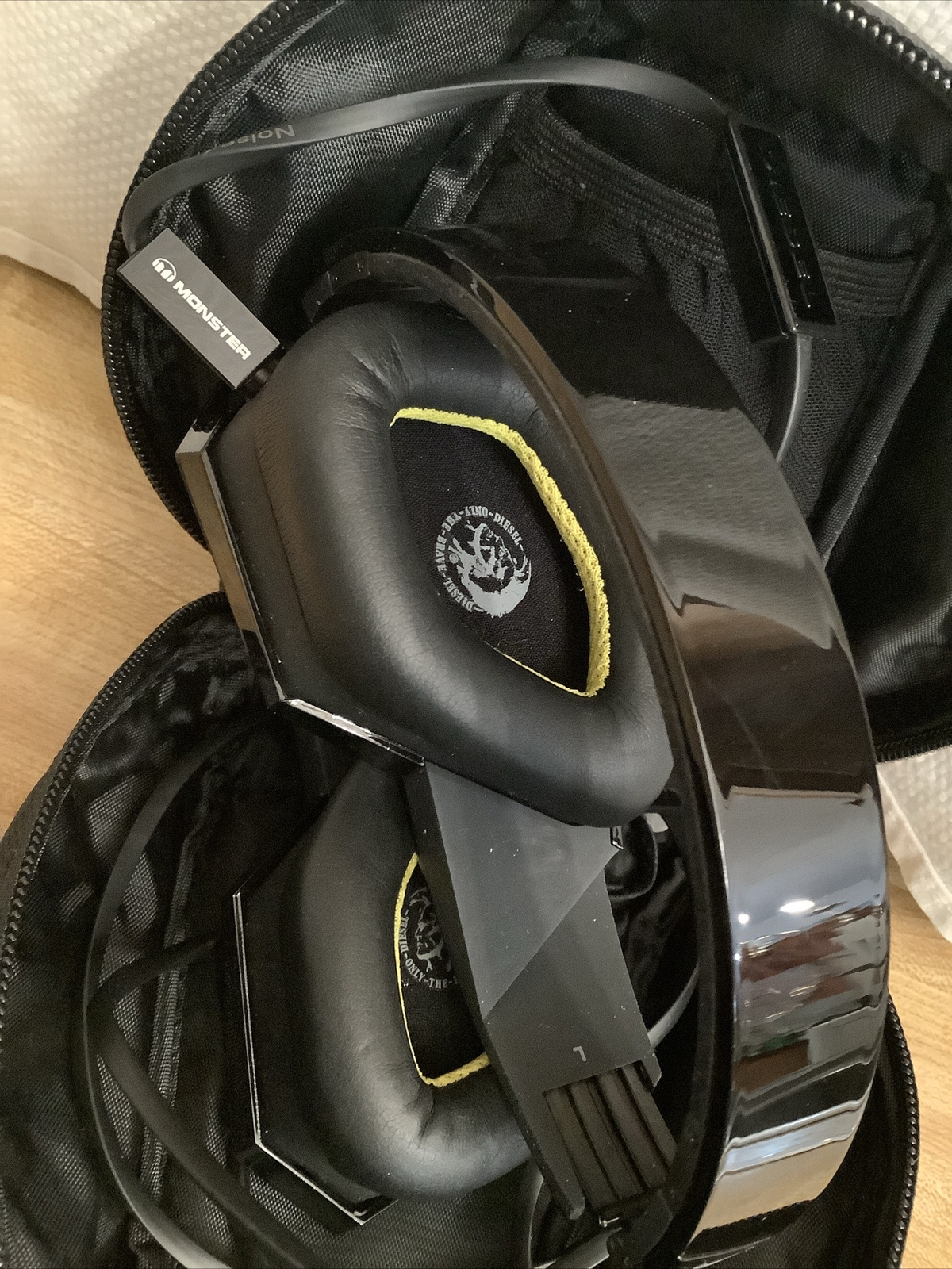 Monster Diesel VEKTR Noise Cancellation Over-Ear Black Headphones 43R28GK3N8