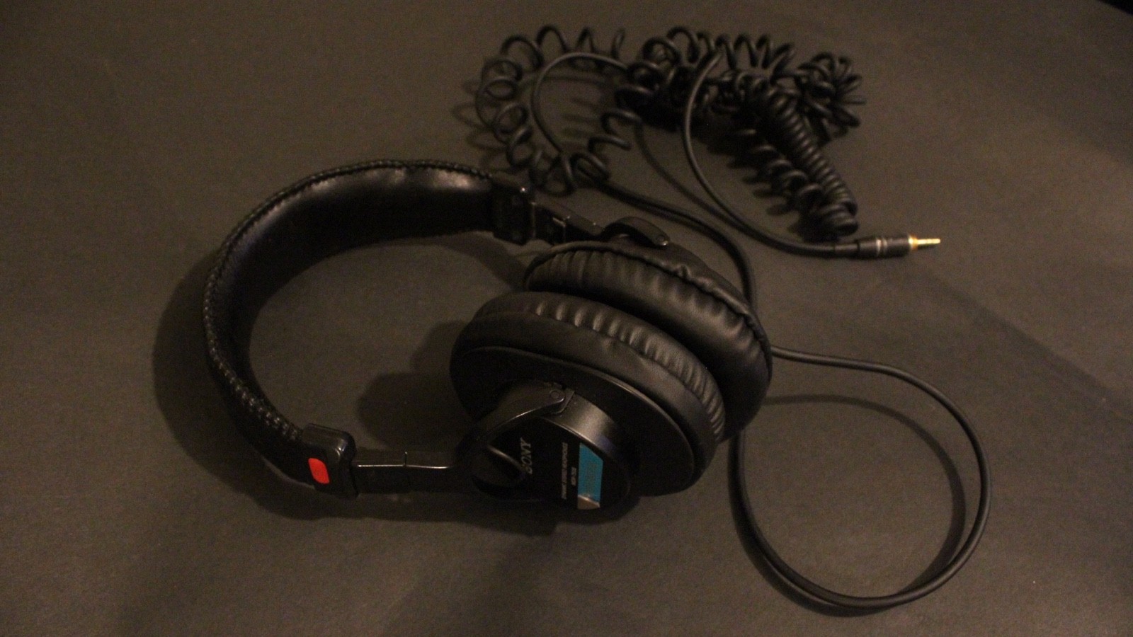 Sony MDR-7506 Closed-back Professional Headphones