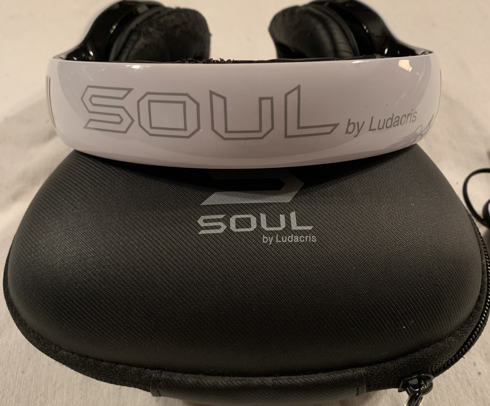 SOUL by Ludacris SL High-Definition On-Ear Headphones White With Case