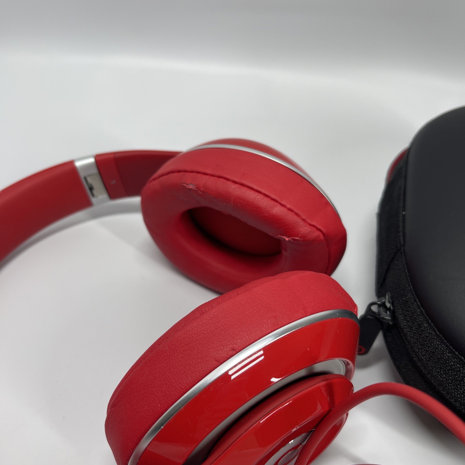 Beats by Dr. Dre Studio 2.0 Red Wired Headphones B0500 W/ case and 3 OEM cables