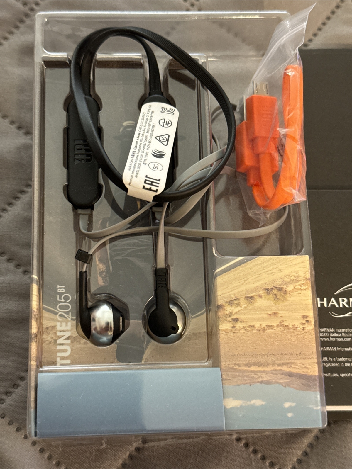 JBL Tune 205BT Wireless in-Ear Pure Bass Zero Cables – Black (NWOB)