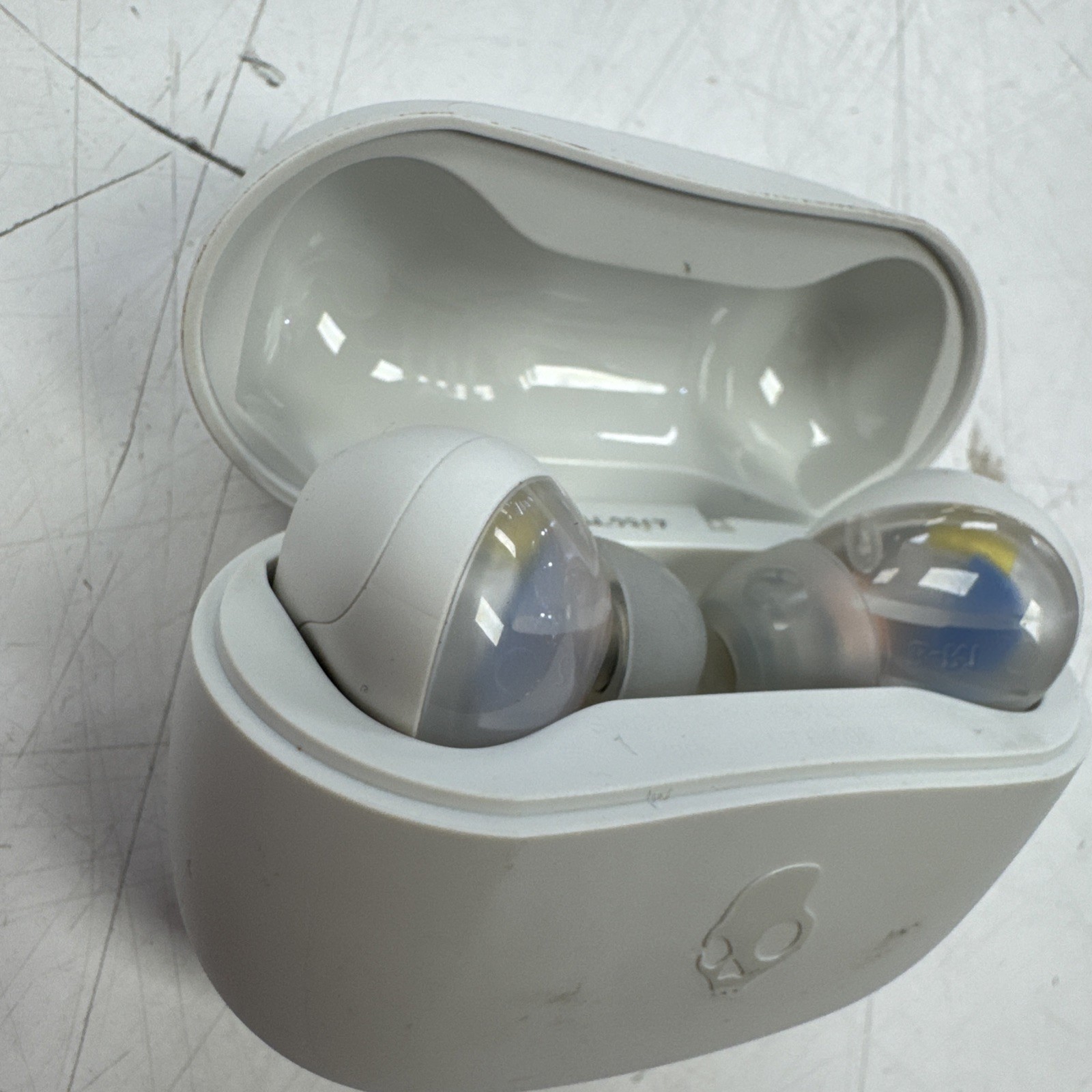 Skullcandy RH-2341 White Wireless Bluetooth In Ear Earbuds With Charging Case