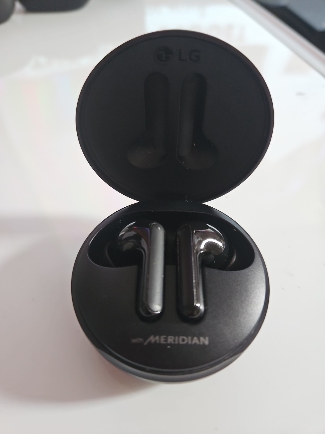 LG HBS-FN4 TONE Free Wireless In-Ear Stereo Earbuds, Black. Good Working Conditi