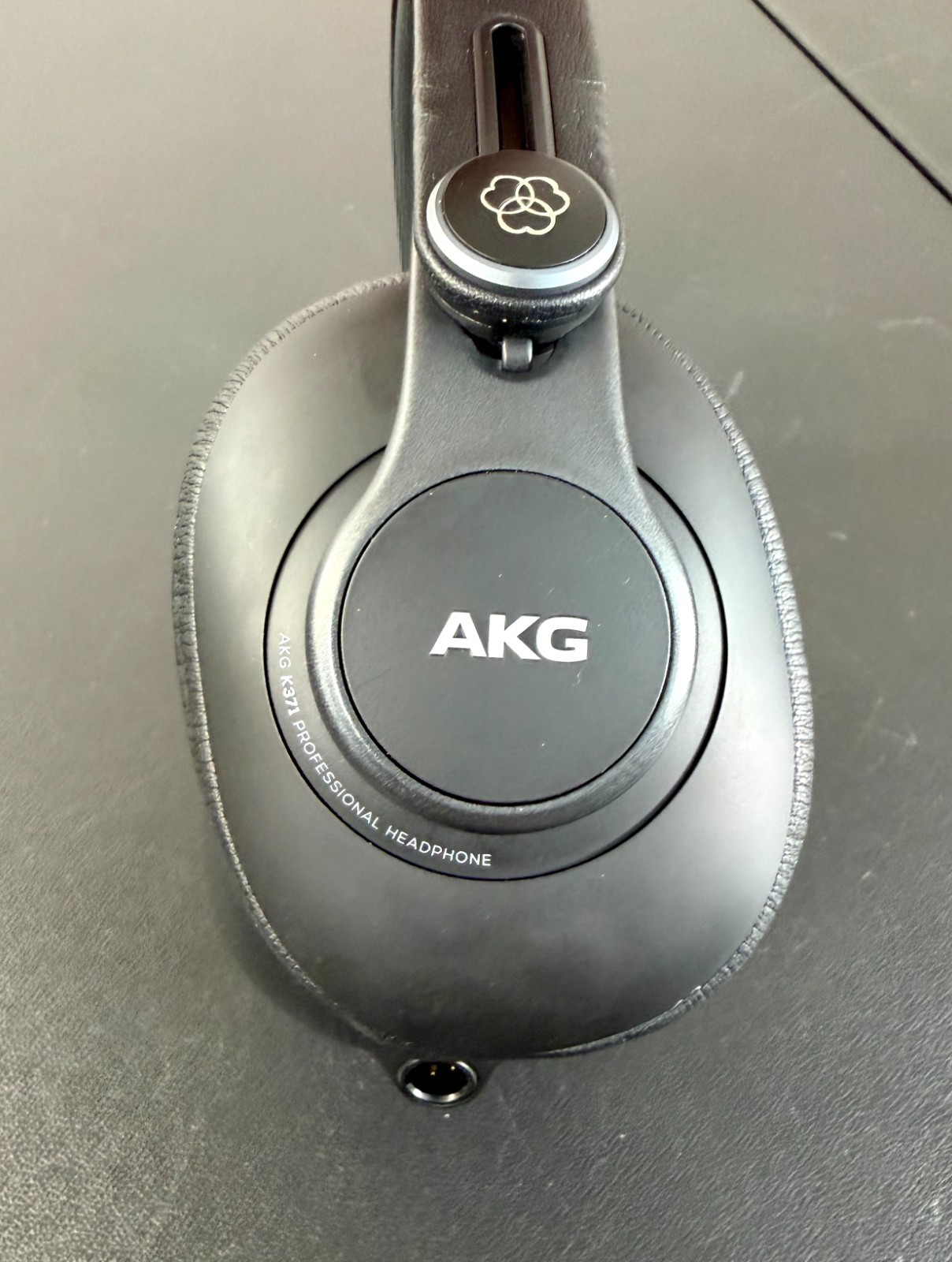 AKG K371 Over-Ear Oval Closed-Back Pro Studio Headphones 50MM Drivers / Swivel