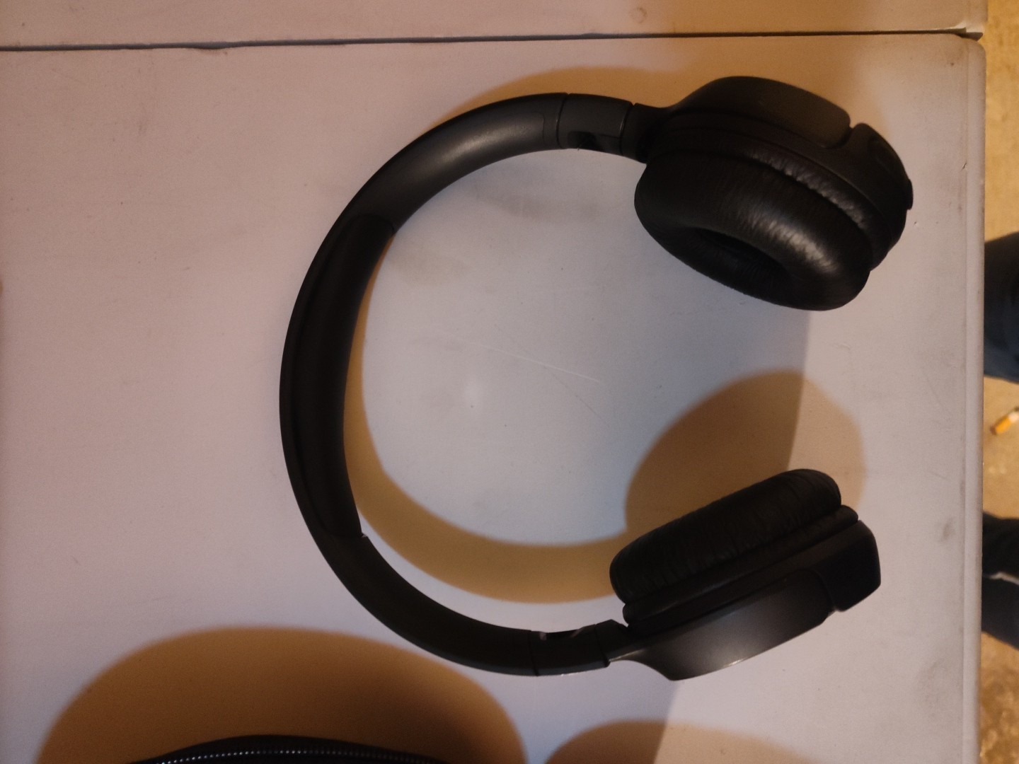 JBL Live 500 BT Around-Ear Wireless Headphone – Black