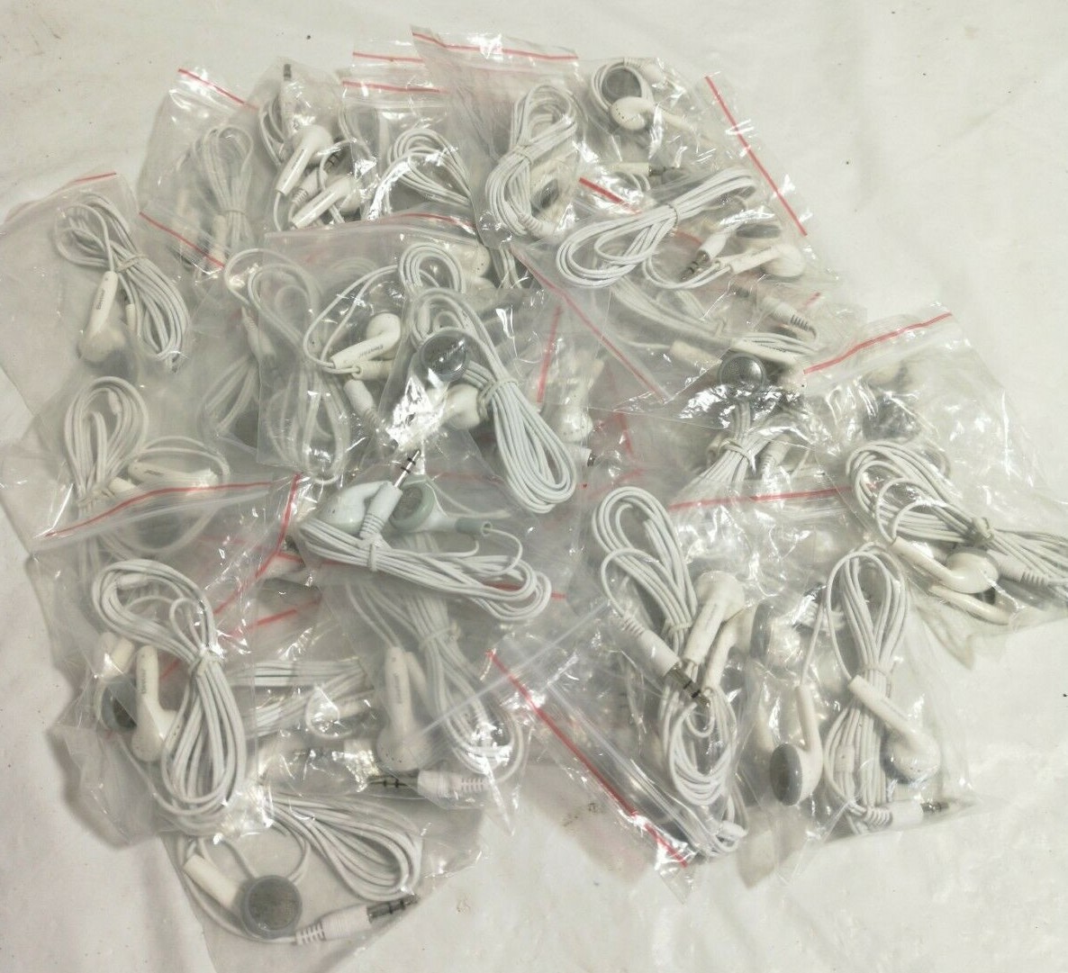 X32 – White Wired Headphones Earphones Wired 3.5mm Jack Port NEW!