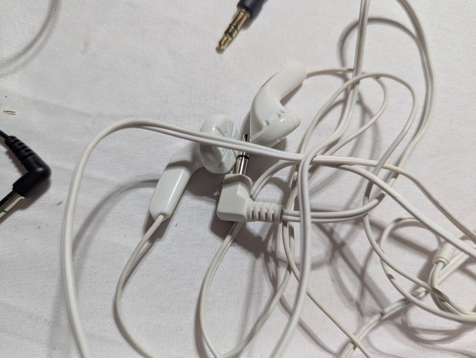 Bundle of 5 in ear earbuds headphones for Travel and Backup Free Shipping!!!