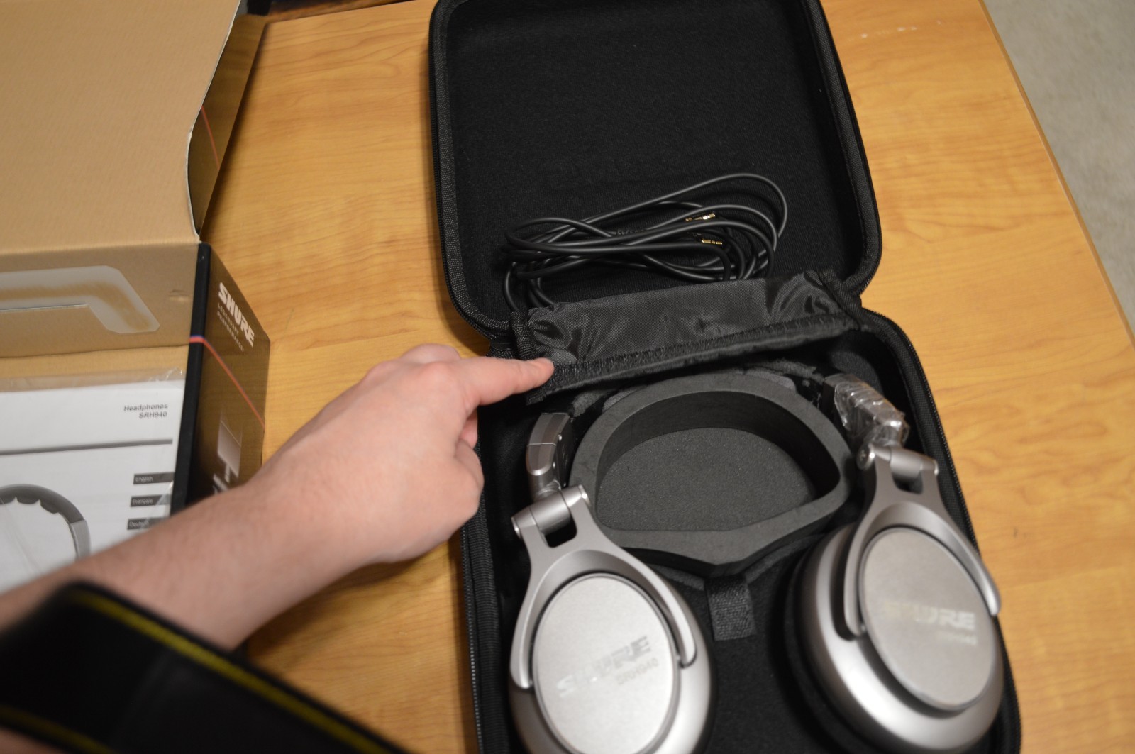 Shure SRH940 Professional Studio Reference Headphones (See Description)