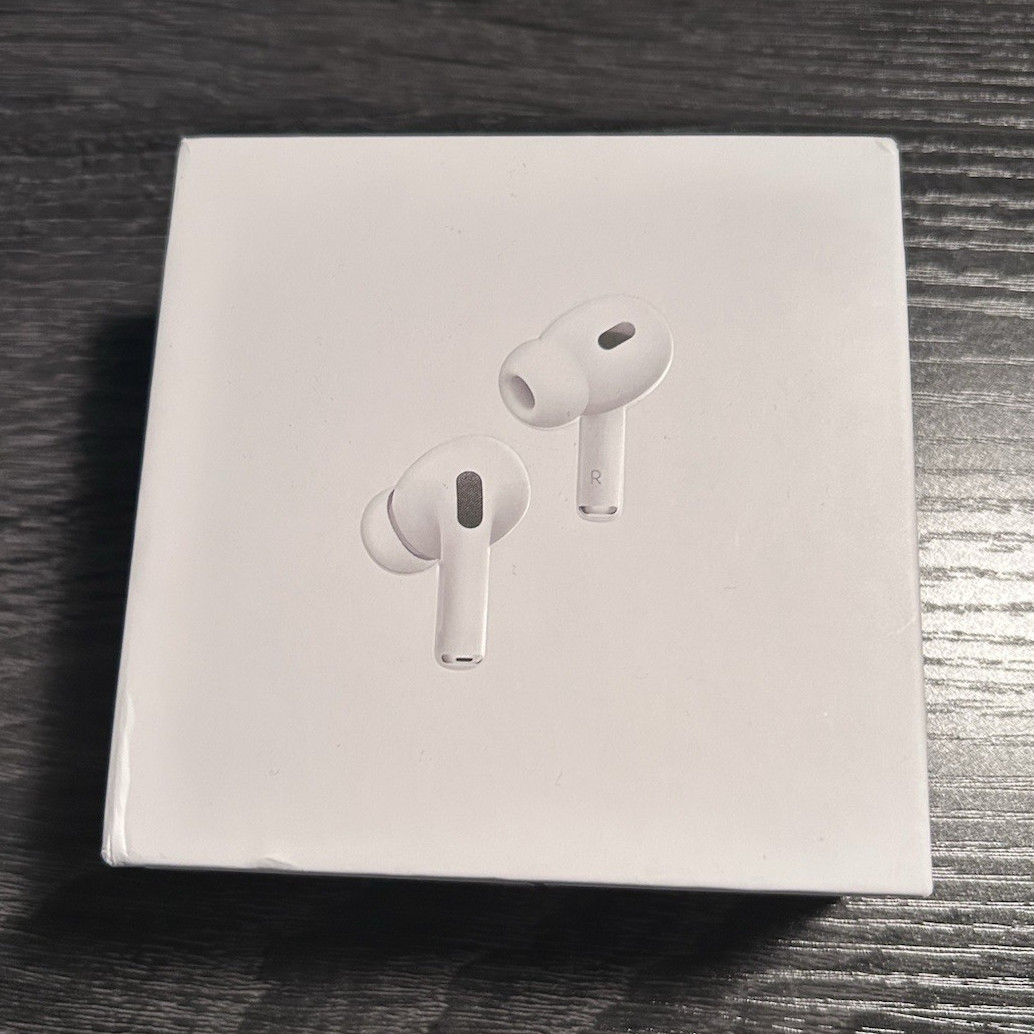 Apple AirPods Pro 2nd Gen MagSafe USB-C In-Ear Earbuds ANC White