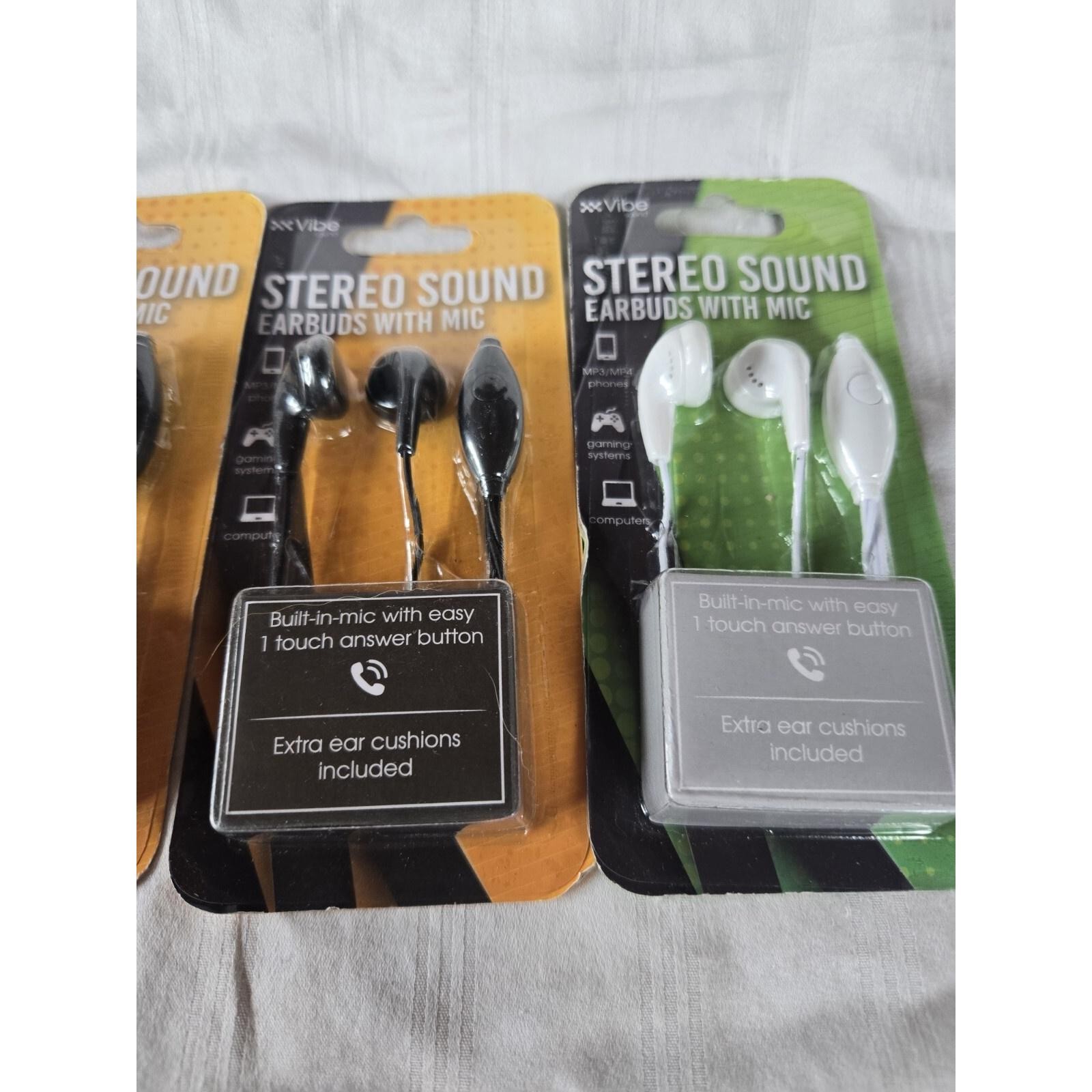 Vibe Earbuds With Mic Vibe Sound Stereo Sound. Lot Of 4