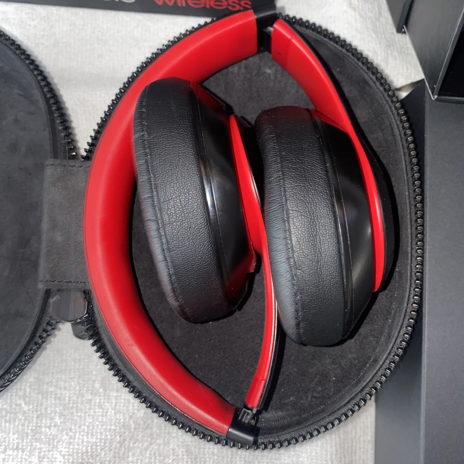 BEATS BY DR. DRE STUDIO 3 WIRELESS OVER-EAR HEADPHONES (DEFIANT BLACK / RED)