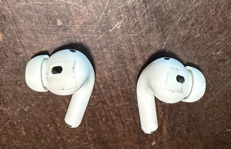 Apple AirPods Pro 1st Gen Earbuds W/ AirPods Pro 2 Lightning ChargingCase Tested