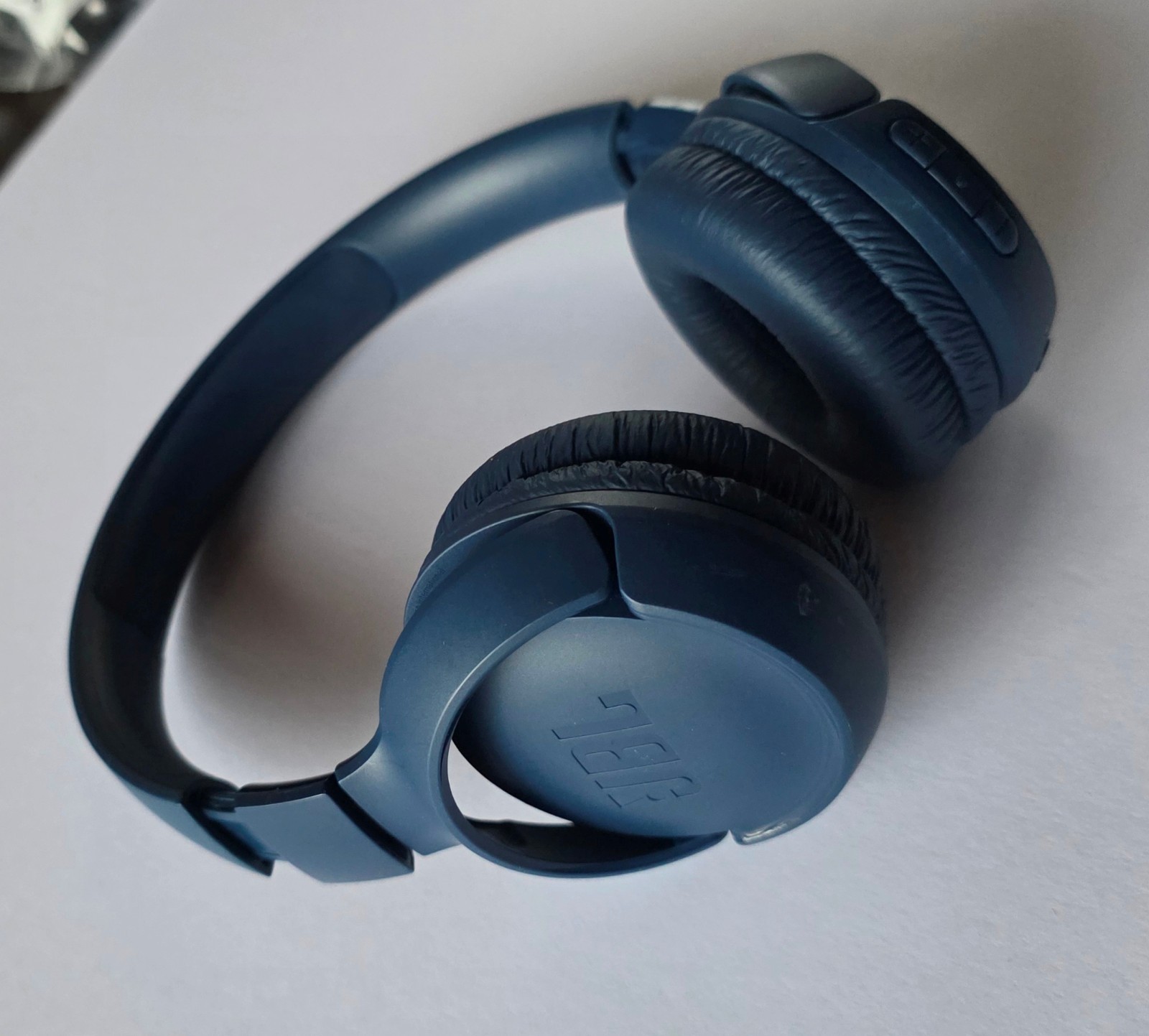 Original Blue JBL Tune 520BT On-Ear Wireless Headphones with Cable in Bulk Pkg
