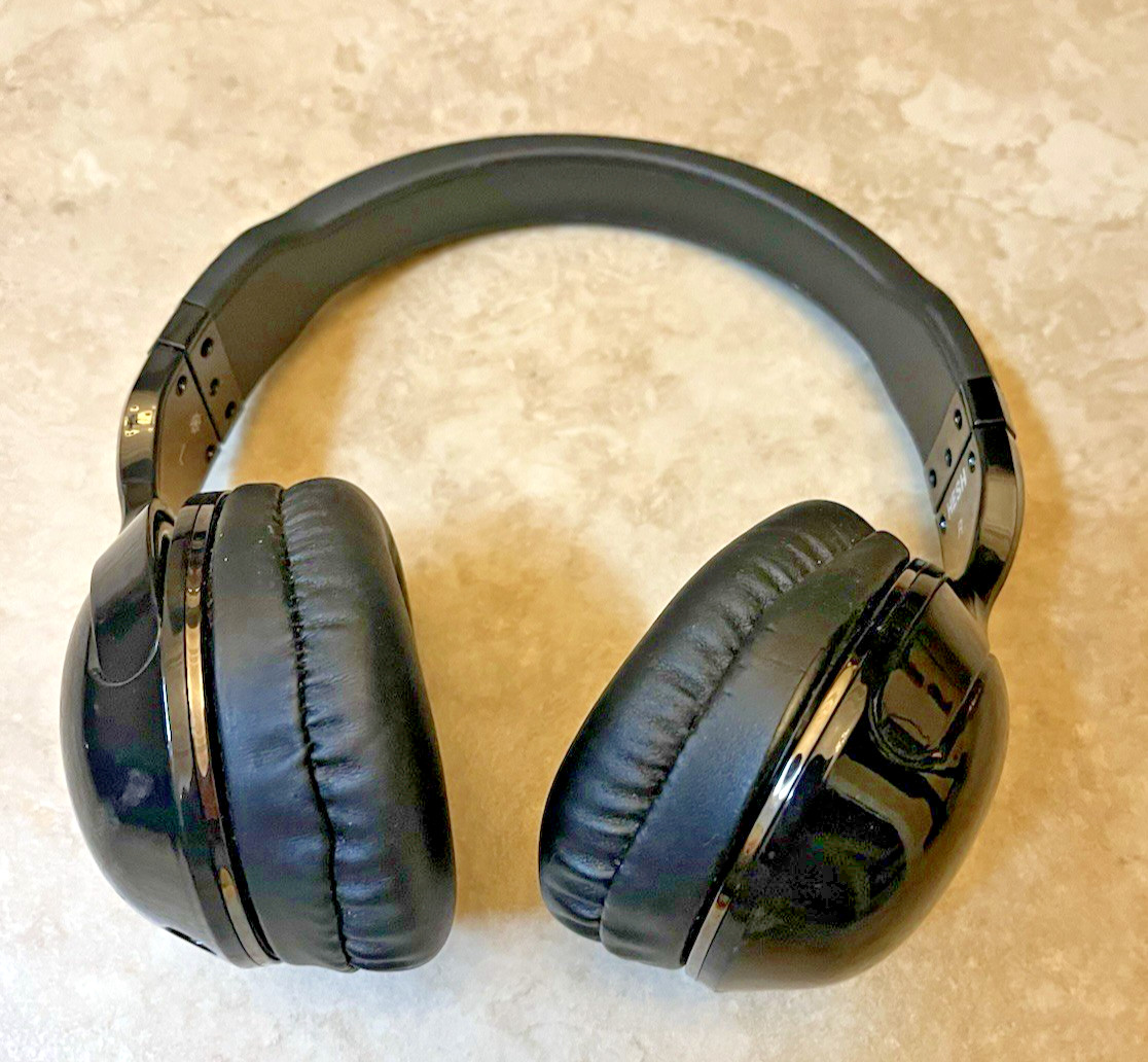 Skullcandy Hesh Model Over Ear Wired Headphones – Missing Auxiliary Cord