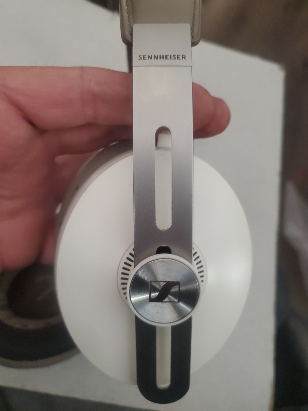 Sennheiser momentum 3 wireless headphones Tested Working