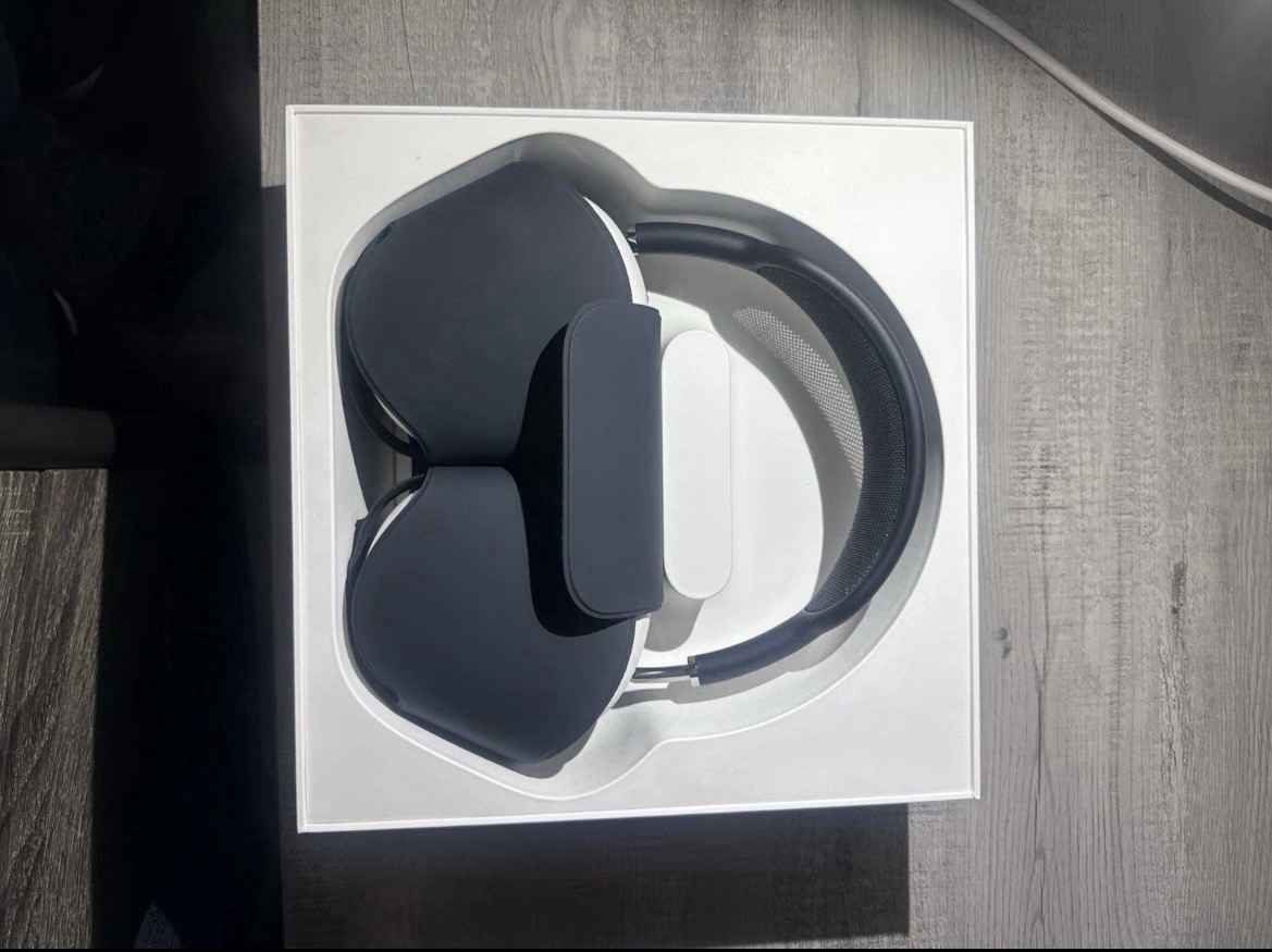 Apple AirPods Max Bluetooth Over-Ear ANC Headphones Black
