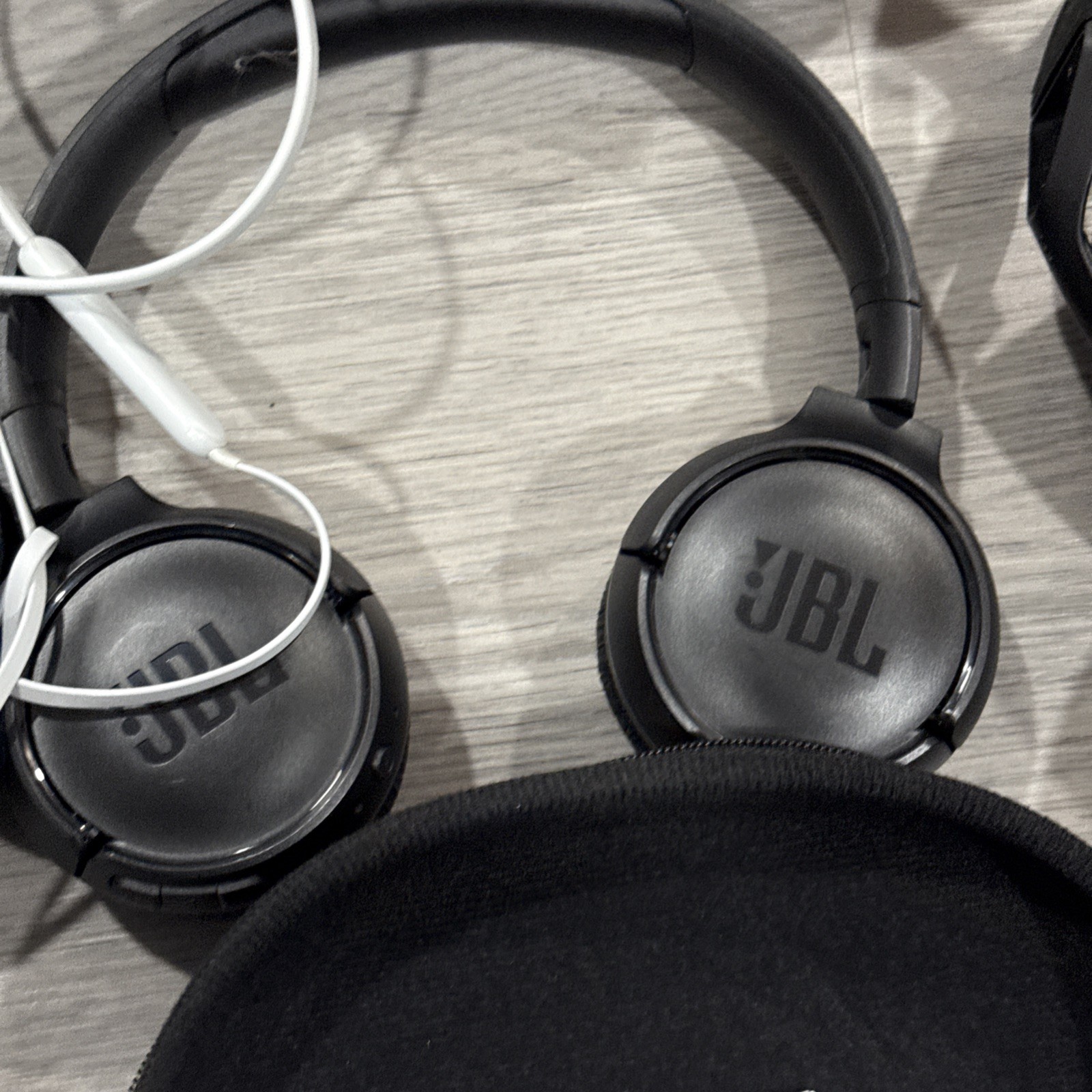 LOT OF HEADPHONES,EARBUDS MUSIC, WIRED Wireless Ect (UNTESTED) AS IS⚠️