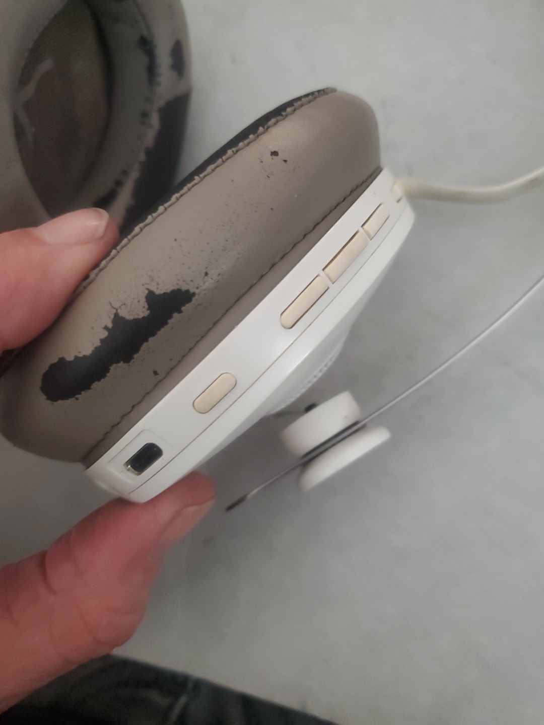 Sennheiser momentum 3 wireless headphones Tested Working