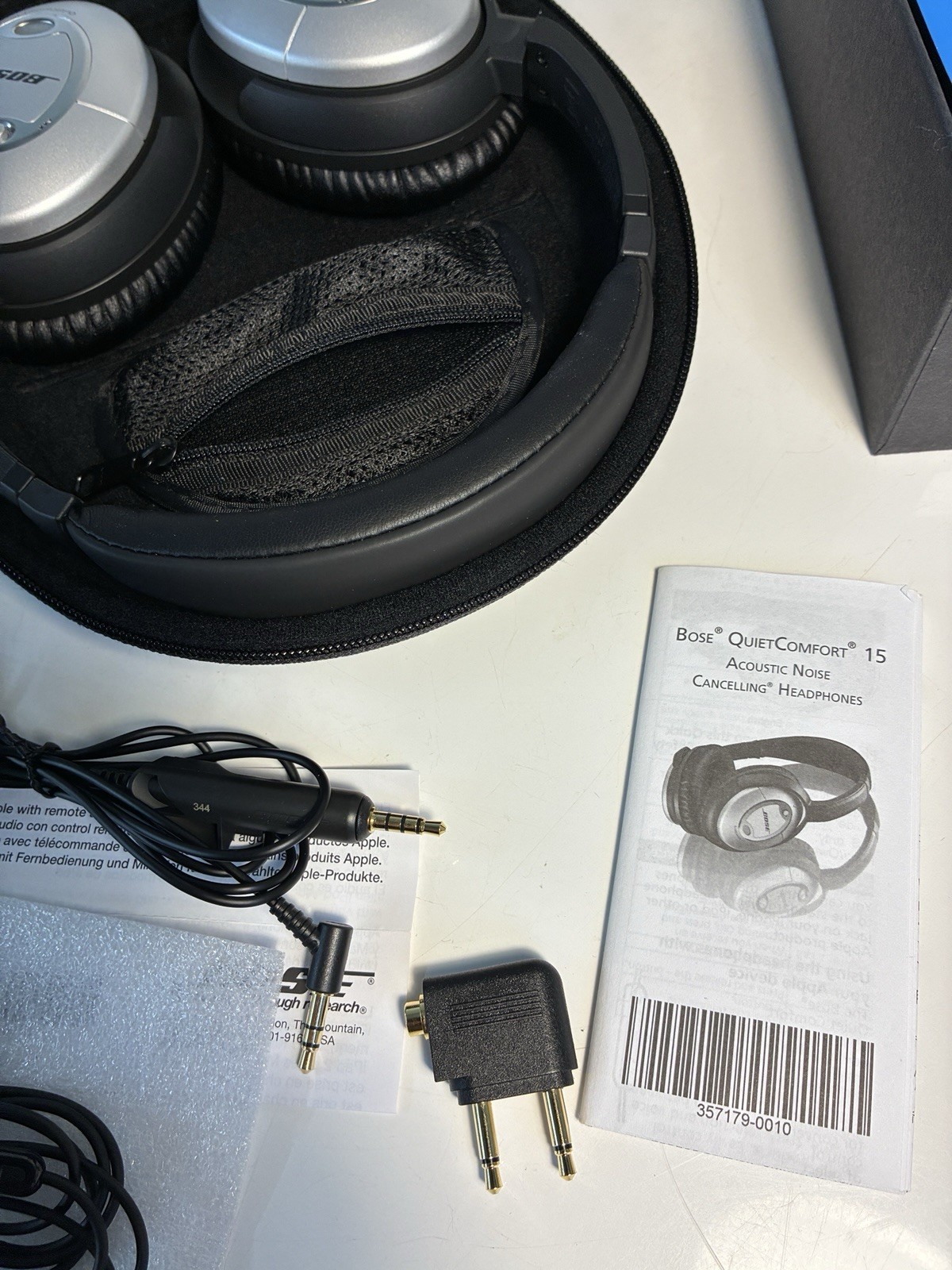 Bose QC15 Quiet Comfort Headphones Black And Silver Plus Extra Ear Pads With Box