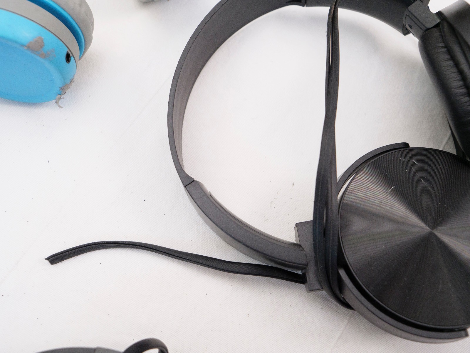 Lot of 6 Mixed Assorted Headphones