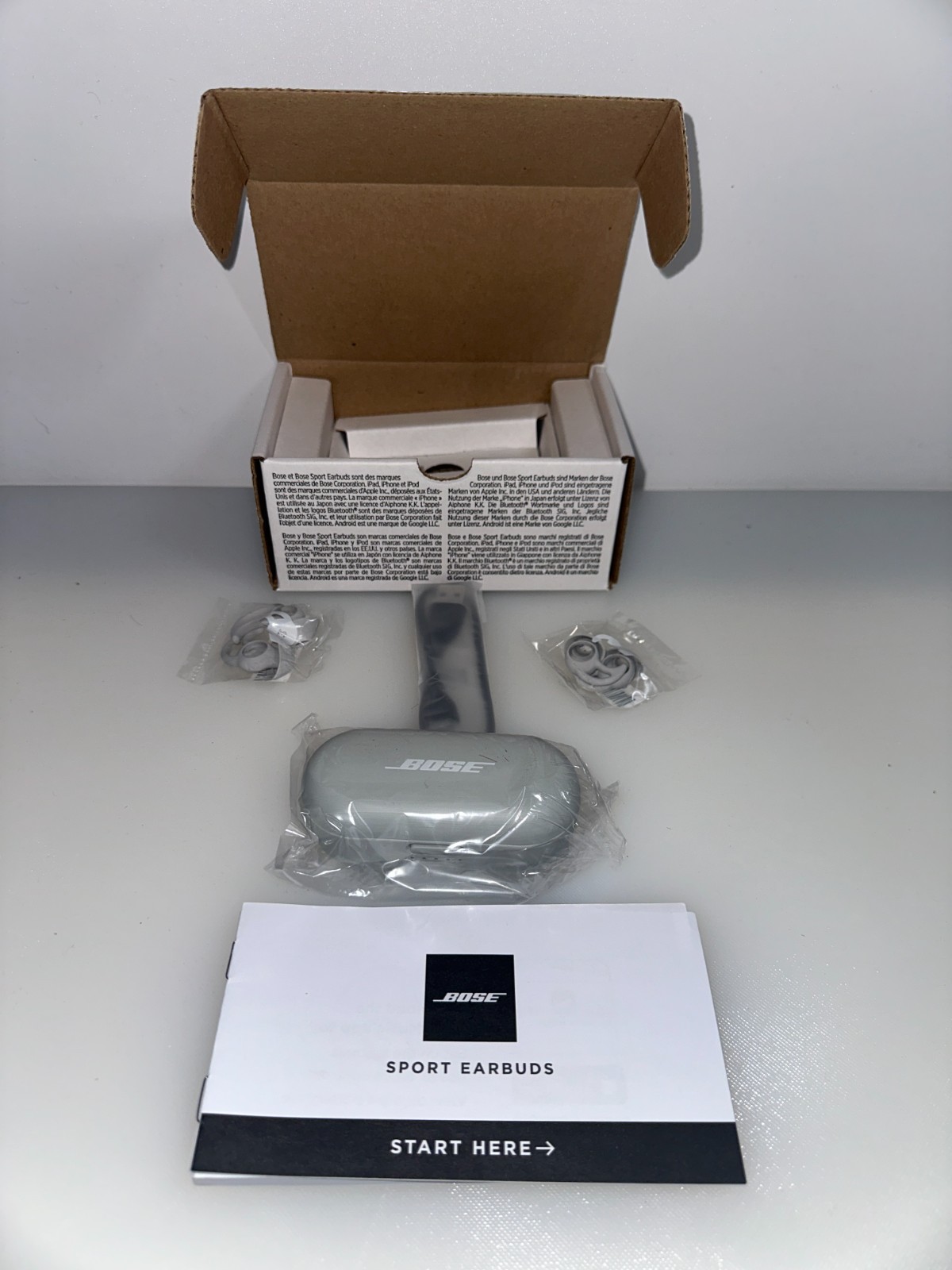 Bose Sport Earbuds Wireless Bluetooth In-Ear Headphones Glacier White 805746-003