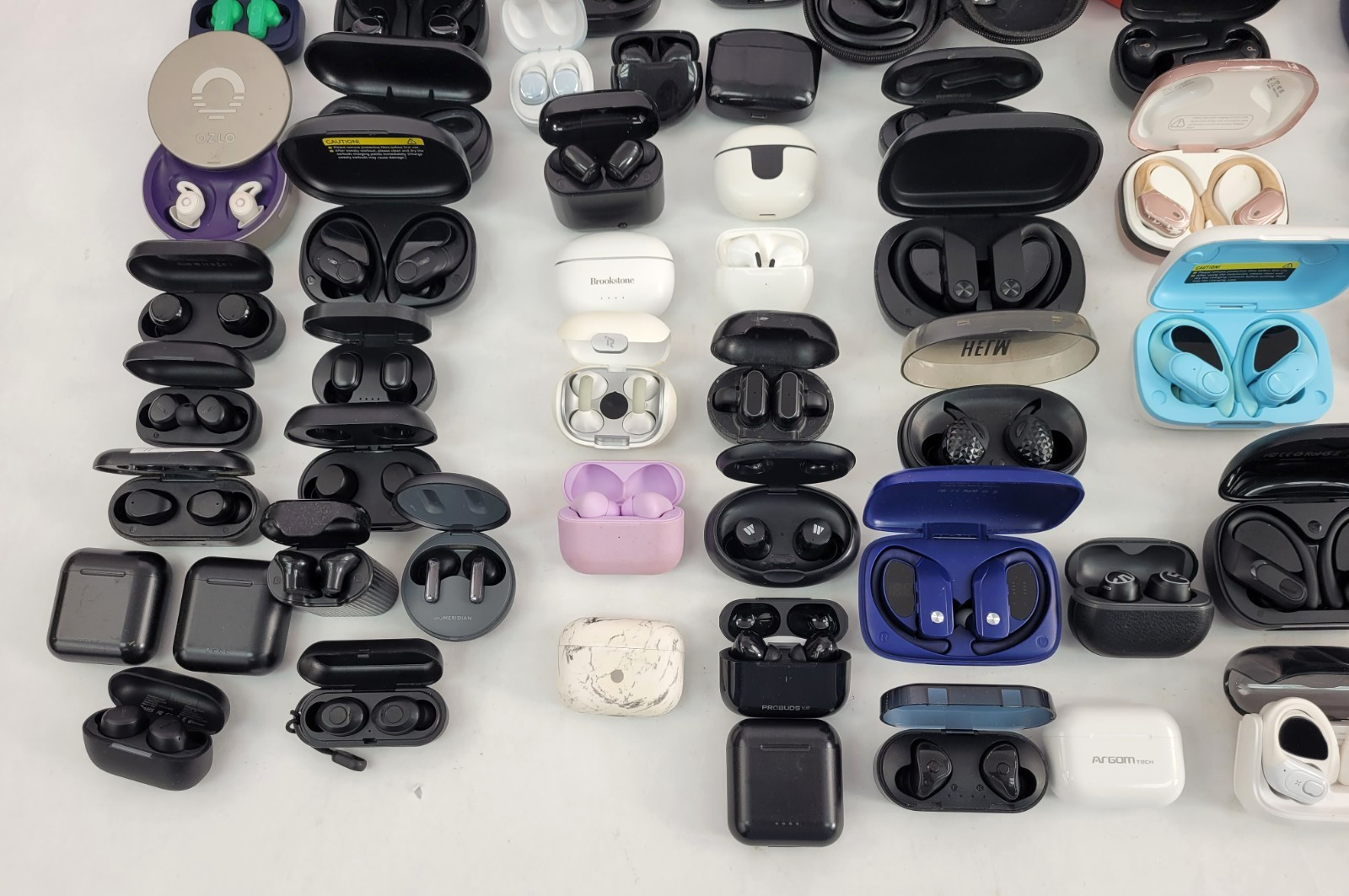 LOT OF 100 Skullcandy ALTEC TOZO Brookstone Generic In-ear Bluetooth Earbuds (2)