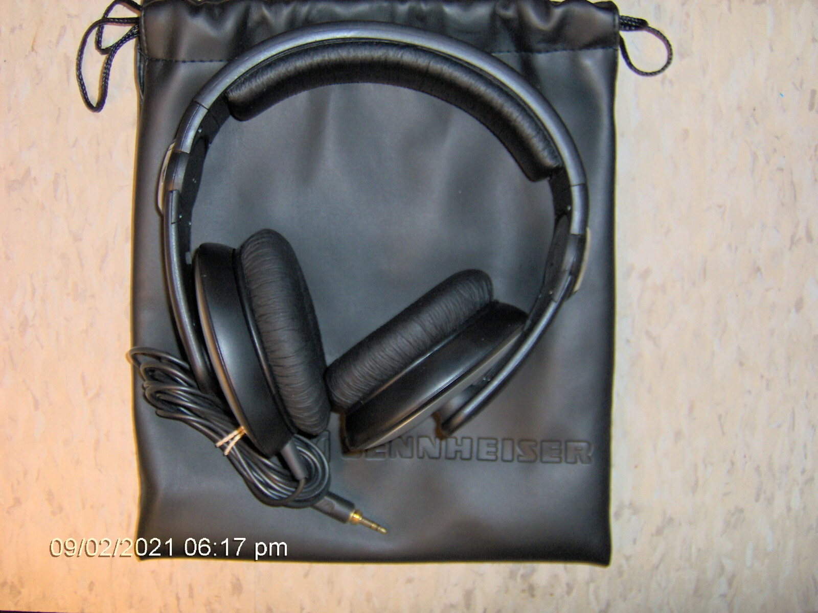 Used DJ Headphones over the ear w/ 9 foot Cable 3.5mm Plug Sennheiser HD 205