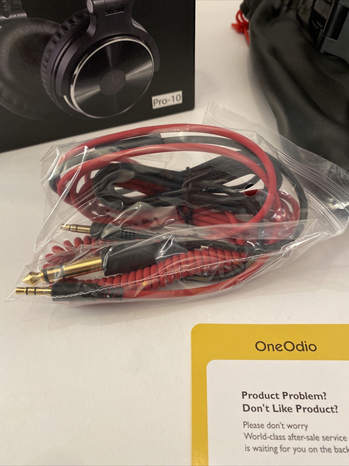 One Odio Over The Ear Wired 3.5MM Headhones Red And Black Very Good Pro 10