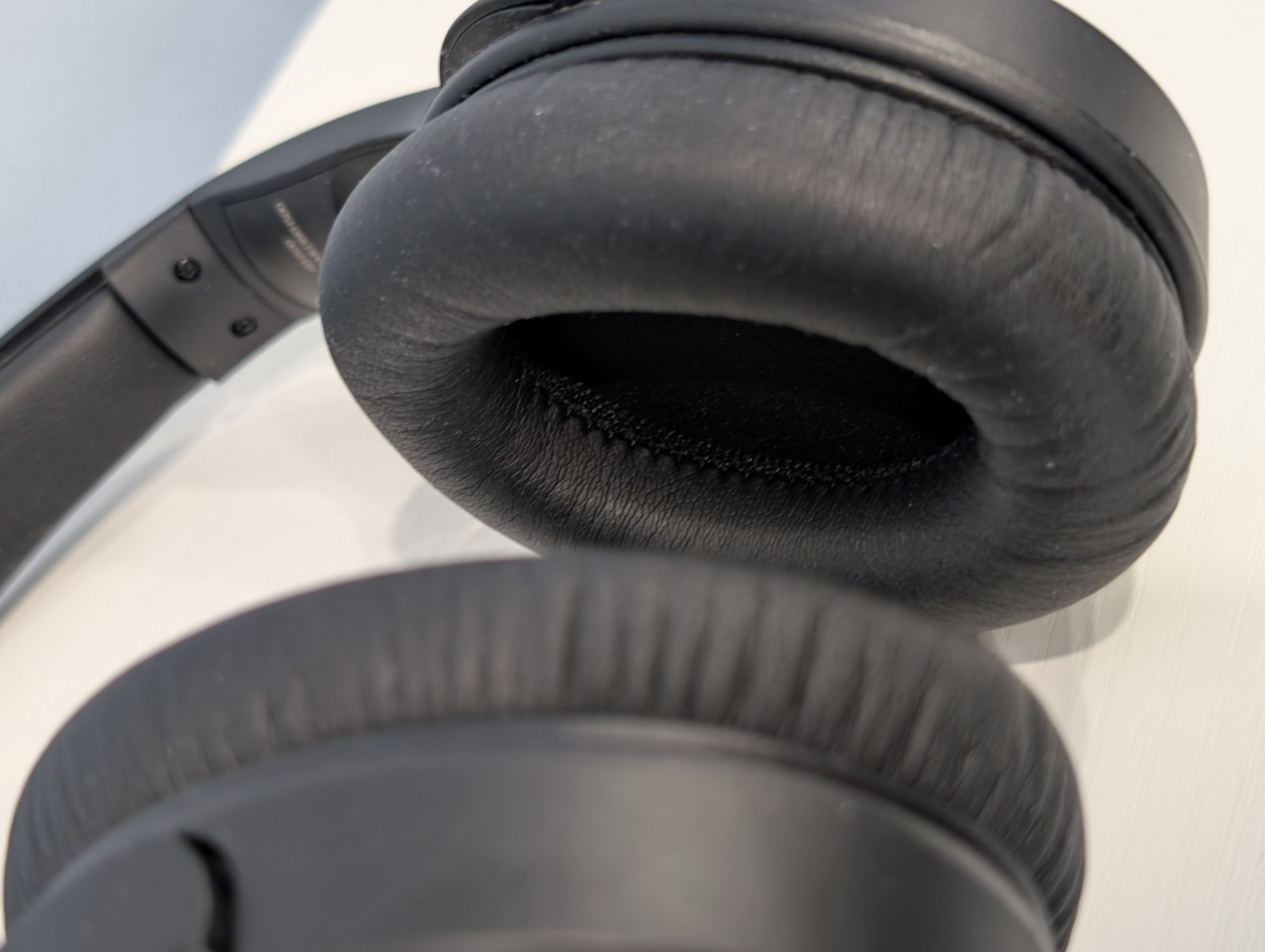Brookstone Airphones Wireless TV Headphones BKH500 READ USB PORT ISSUE