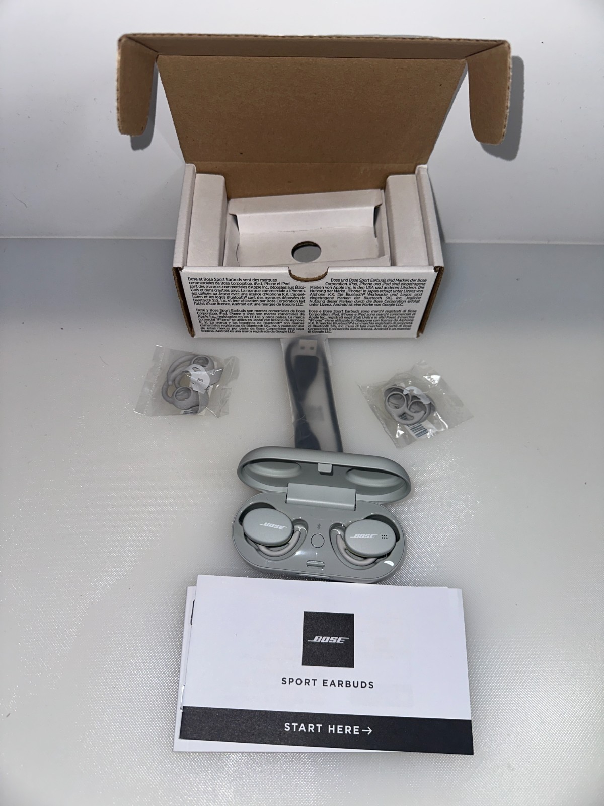 Bose Sport Earbuds Wireless Bluetooth In-Ear Headphones Glacier White 805746-003
