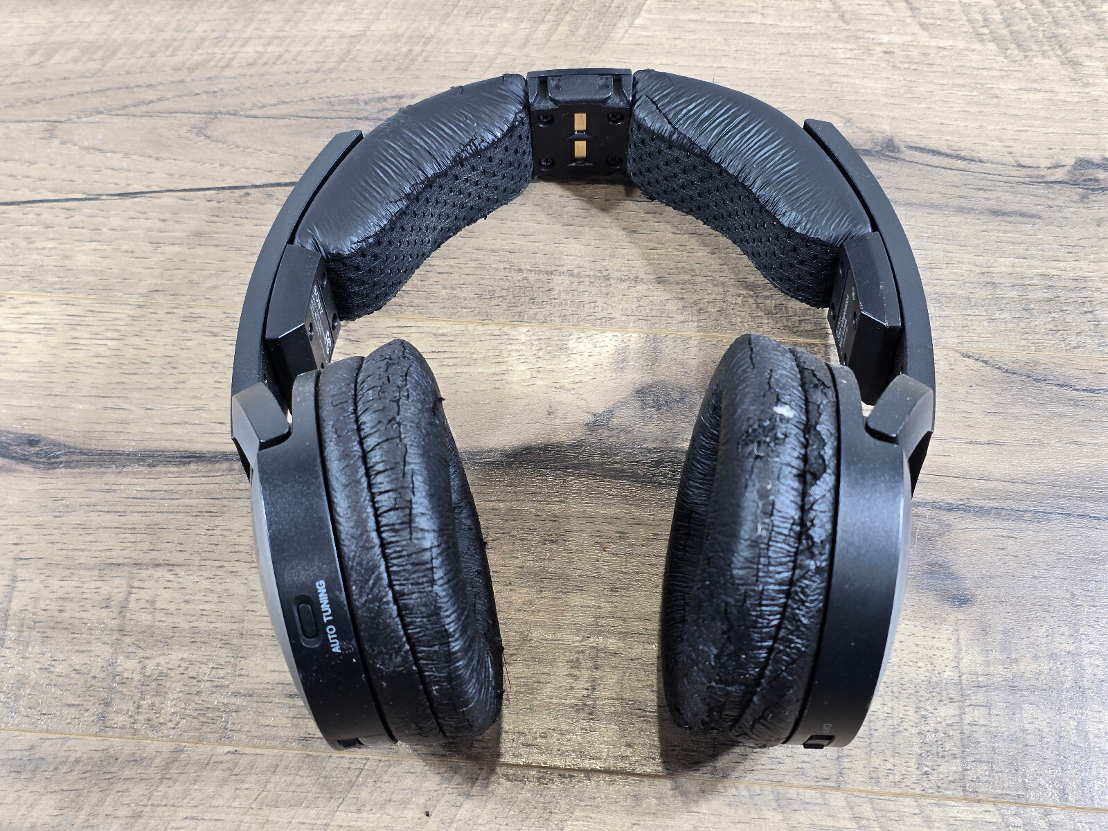 Sony Wireless Over Ear Headphones w/ Charging Aux Dock MDR-RF985R