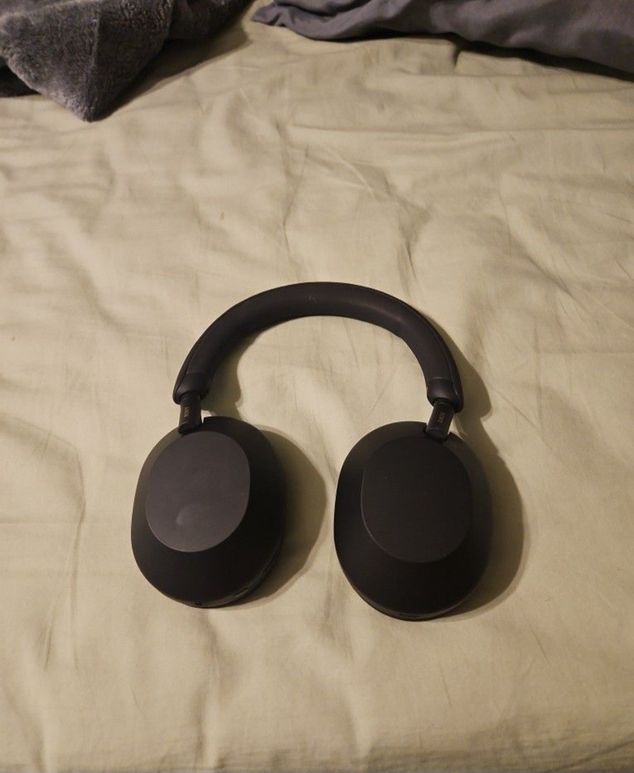 Sony WH-1000XM5 Wireless Ear-Cup Wireless Headphones – Black