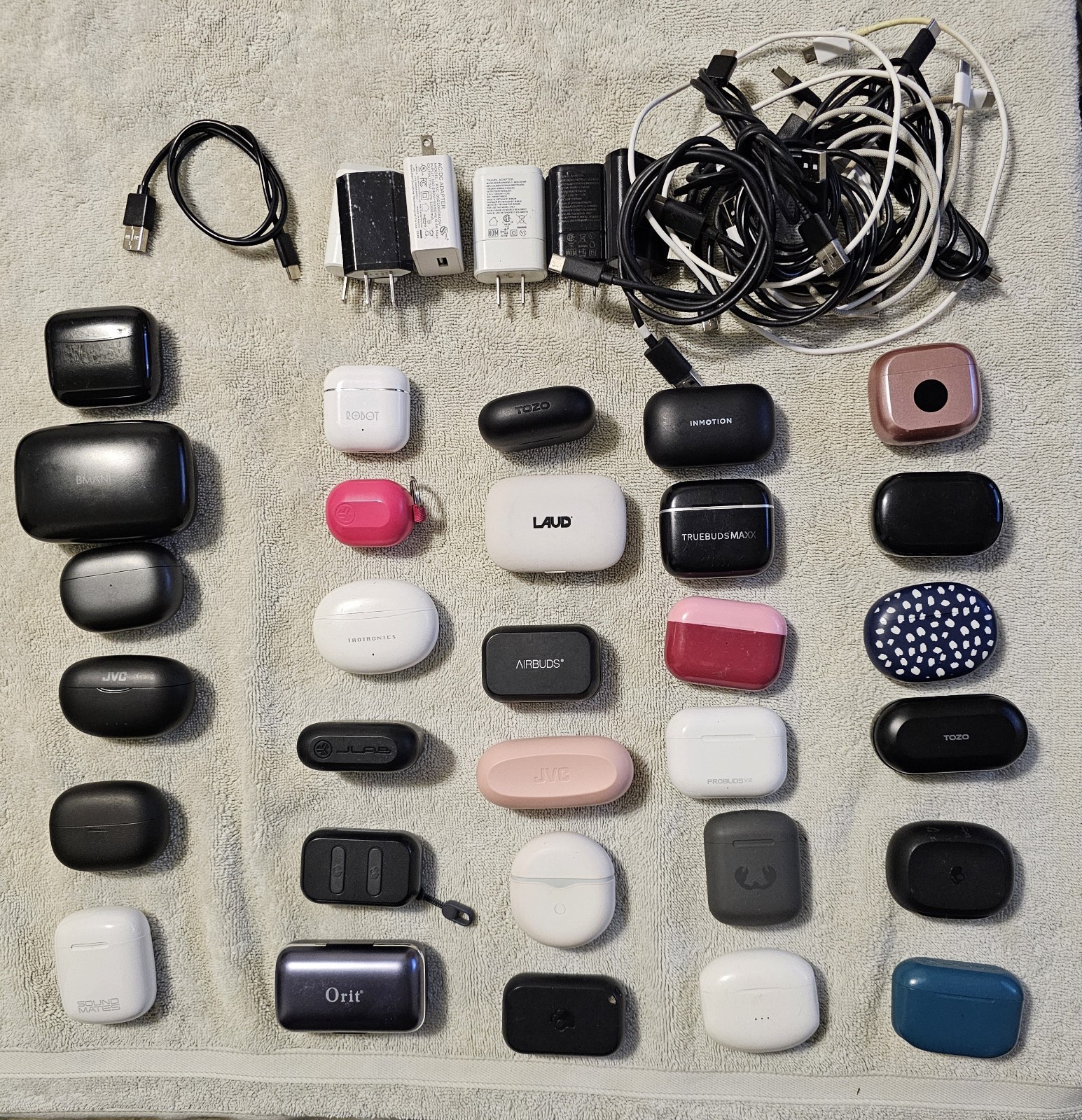 Lot of 30 Earbud Sets JVC, Skullcandy, Jlabs, Unbranded Assorted