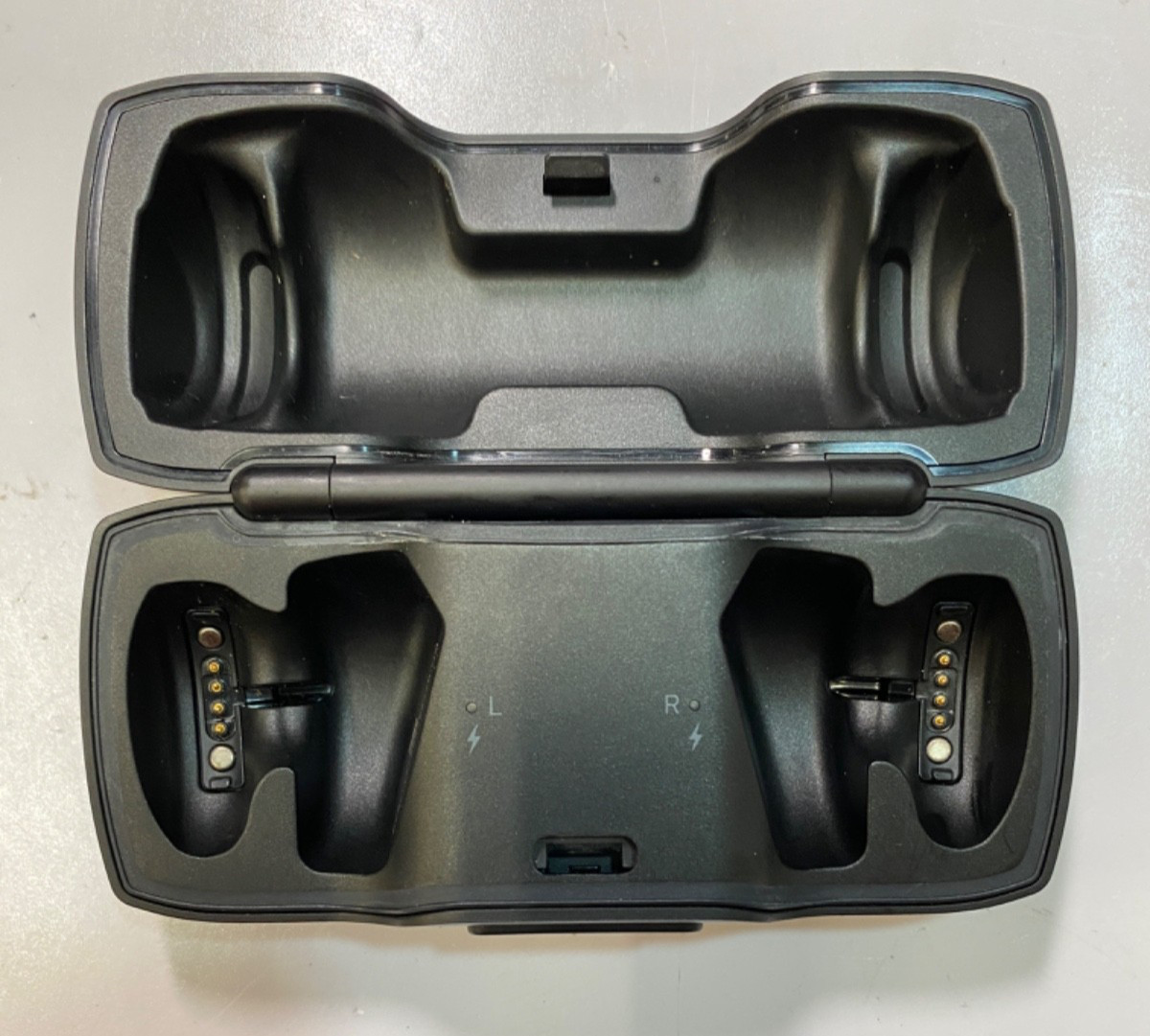 Bose SoundSport Free Wireless Bluetooth Earbuds Headphones *TESTED WORKING