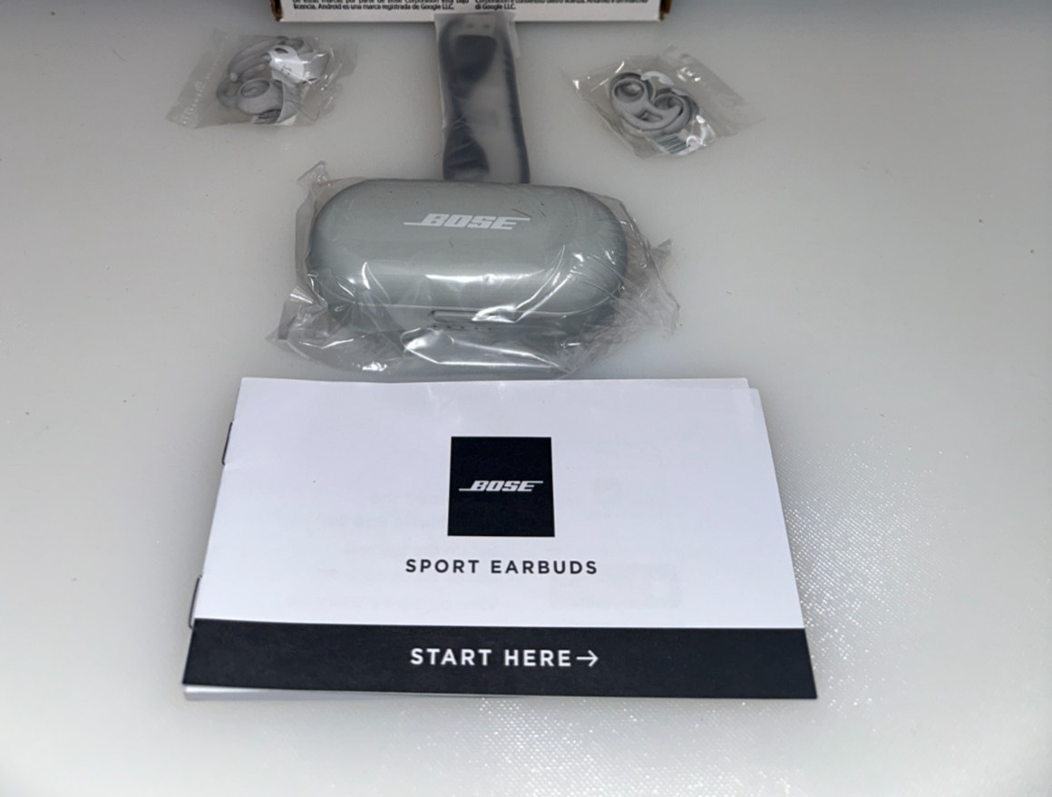 Bose Sport Earbuds Wireless Bluetooth In-Ear Headphones Glacier White 805746-003