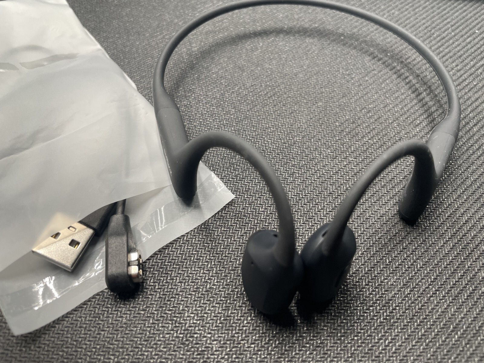 Shokz OpenRun Pro Bone Conduction Open-Ear Sport Headphones S810 W / Cable Black