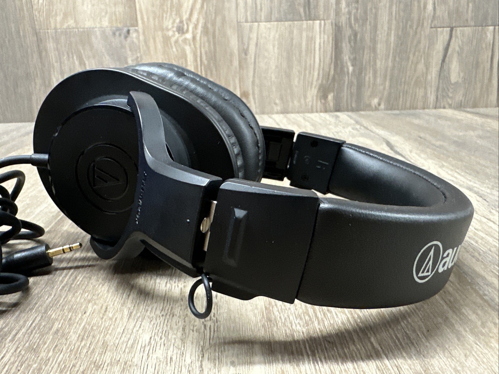Audio-Technica ATH-M20x Closed-Back Monitor Headphones (Black)