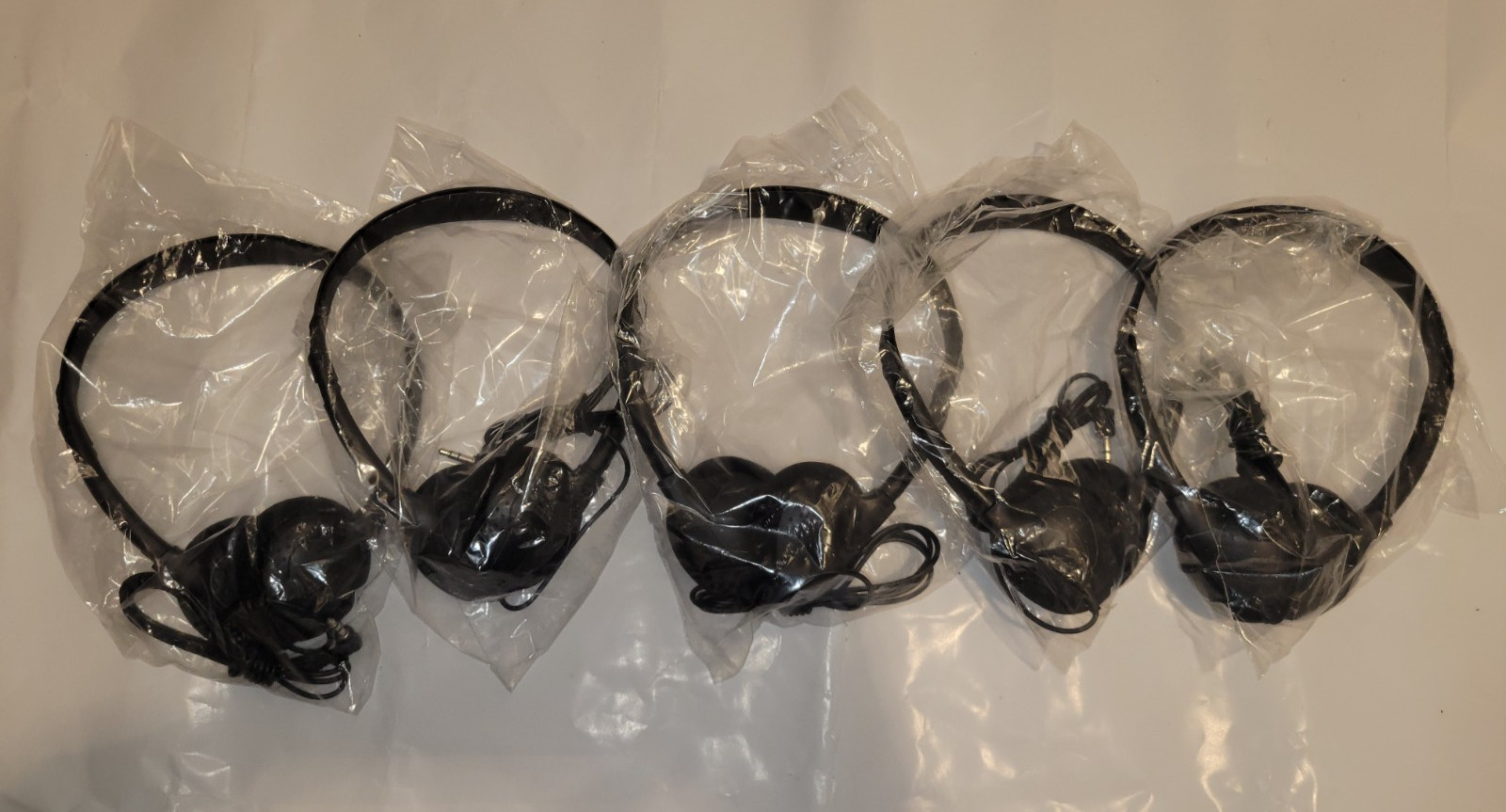 New 5 Set Over the Ear Headphones – 2.5 Aux Input Black Tested Working