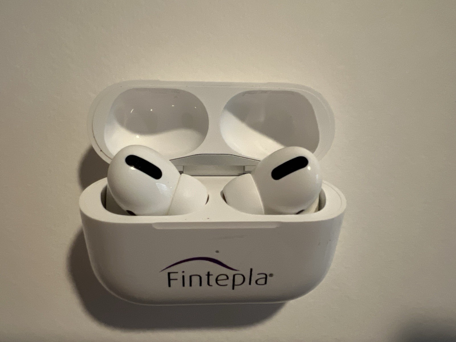 Apple AirPods Pro 1st Gen Bluetooth True Wireless In-Ear White
