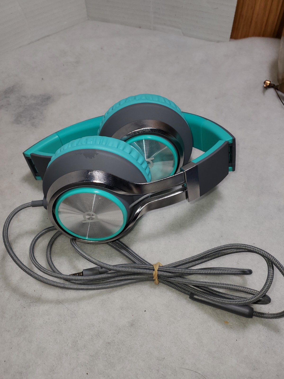 Artix CL750 Wired Headphones with Mic & Volume Control — 90% Noise Cancelling