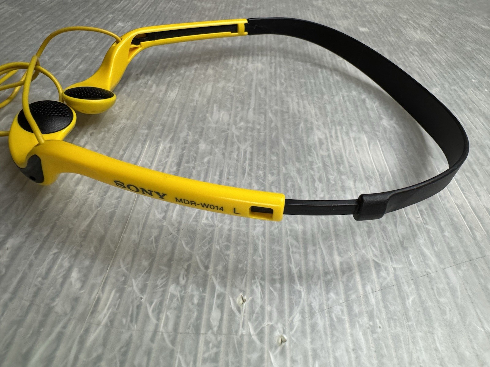 SONY MDR-W014 yellow Sports Walkman Stereo Headphones 3.5mm Jack