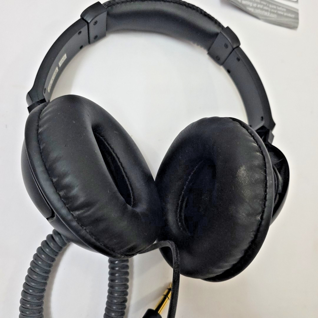RadioShack 33-1225 Full Size Stereo Headphones Ball-Track Volume Control w/ Box