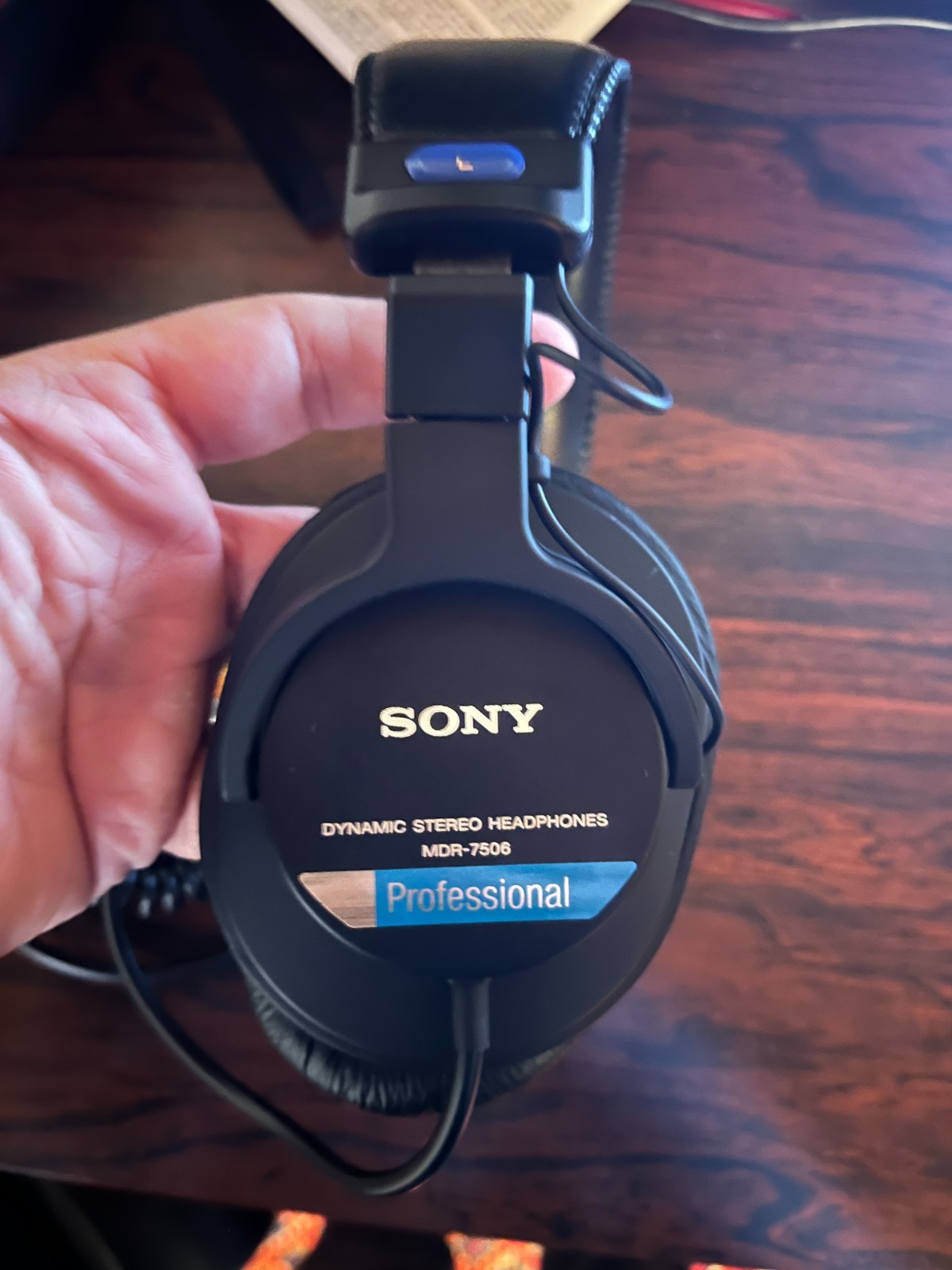 Sony MDR-7506 Professional Large Diaphragm Headphones + Case – Free Shipping